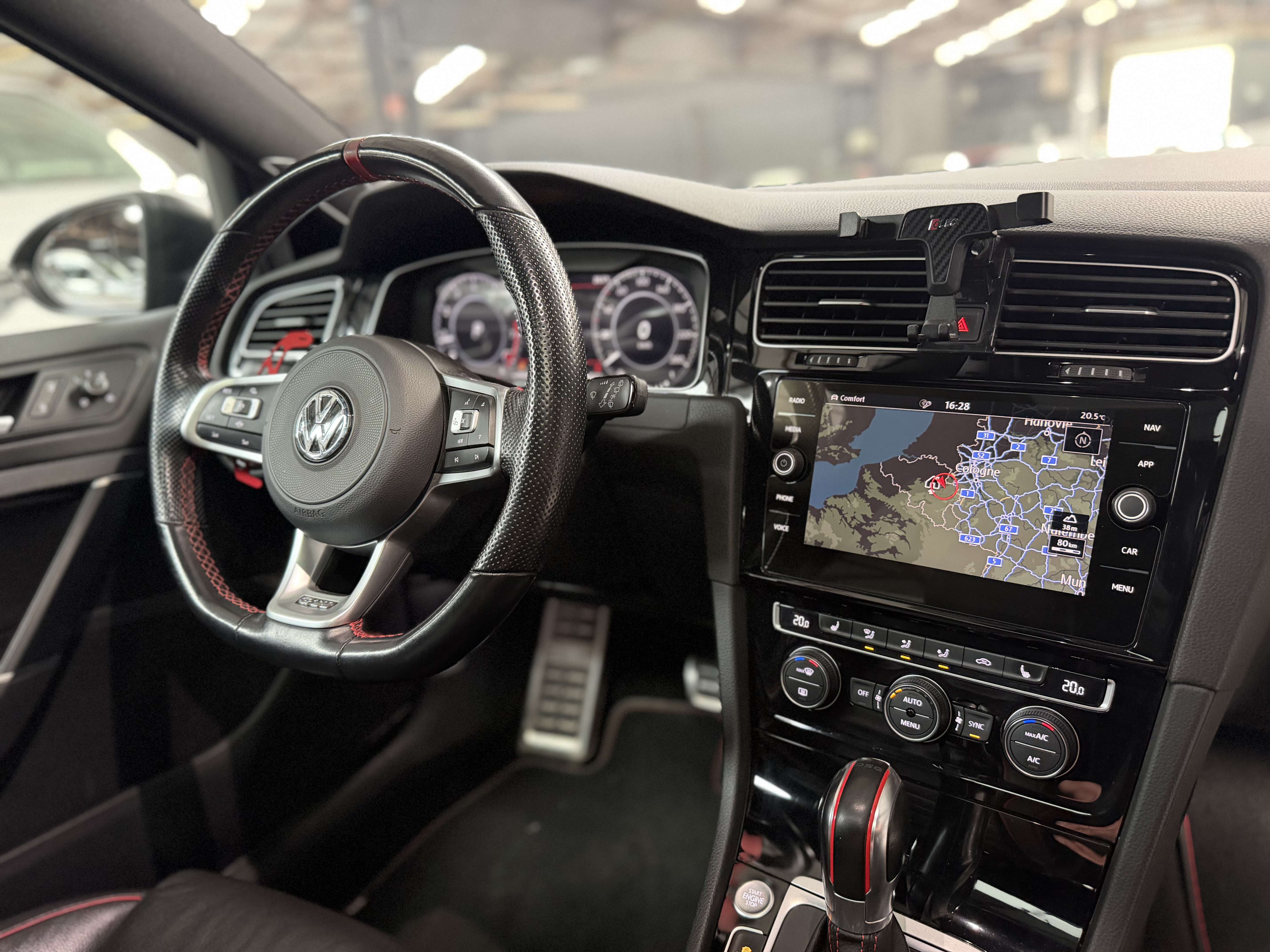 Volkswagen Golf GTI 2.0 TSI TCR * AKRA * PANO * SONO * GPS * CAMERA *