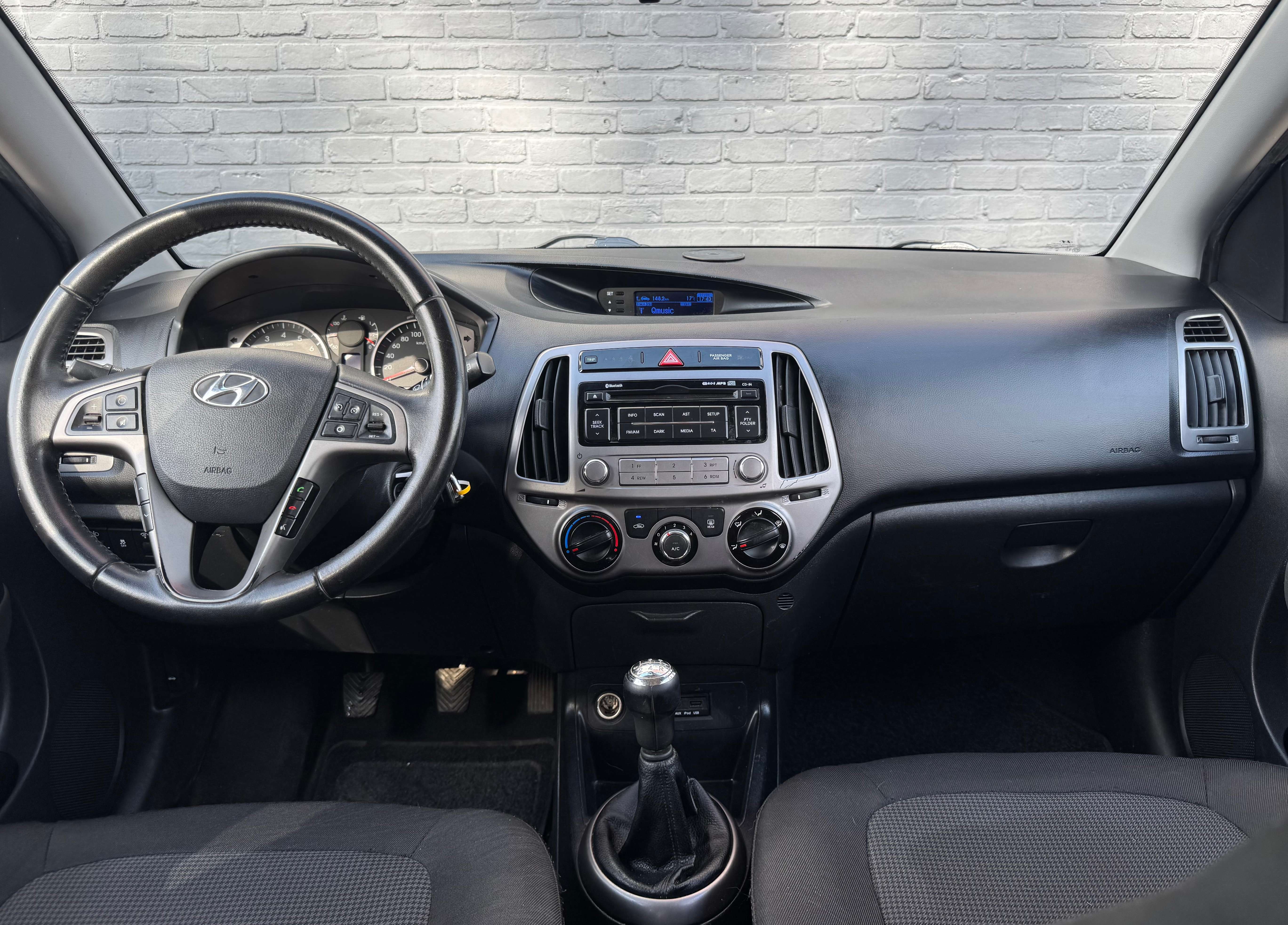 Hyundai i20 1.2i * 67Dkm * Cruise * Airco * Garantie