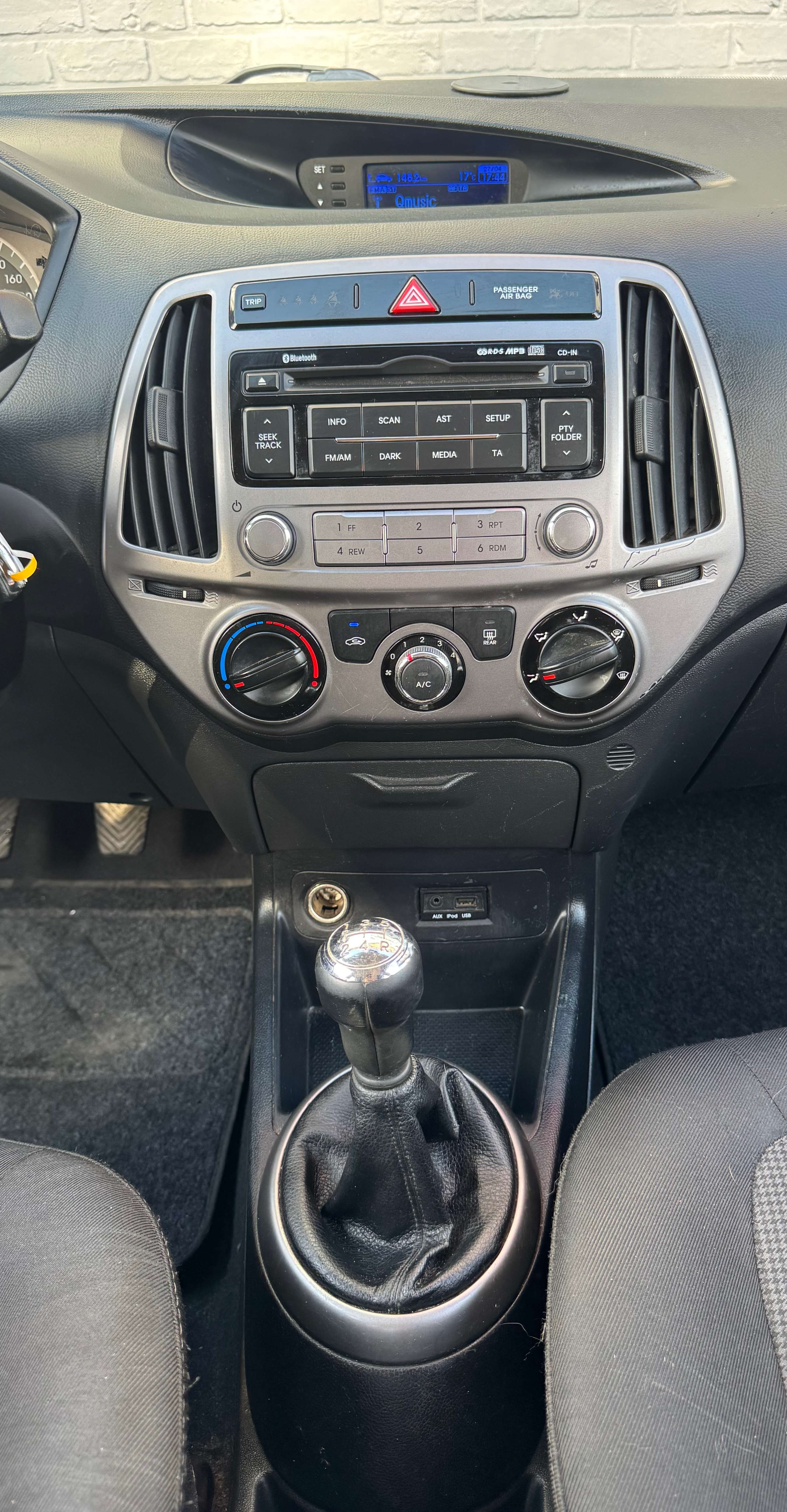 Hyundai i20 1.2i * 67Dkm * Cruise * Airco * Garantie