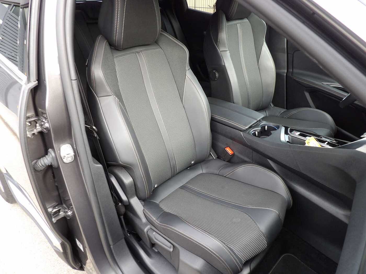 Peugeot 3008 3008 1.2 PureTech GT (EU6.4)