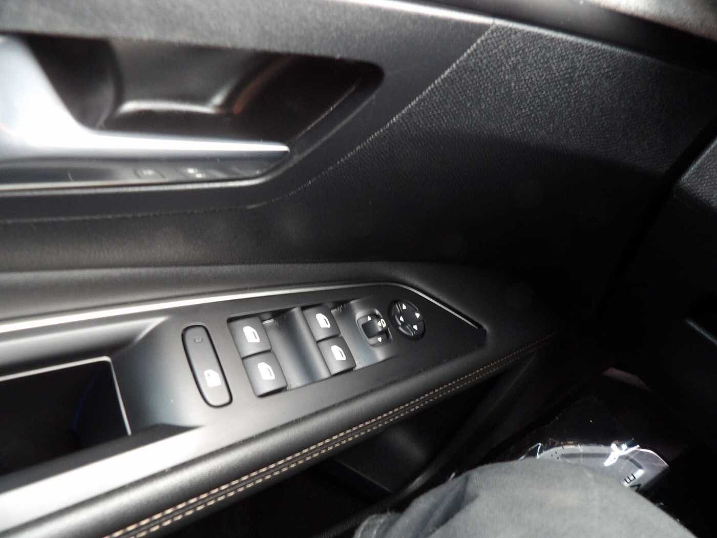 Peugeot 3008 3008 1.2 PureTech GT (EU6.4)