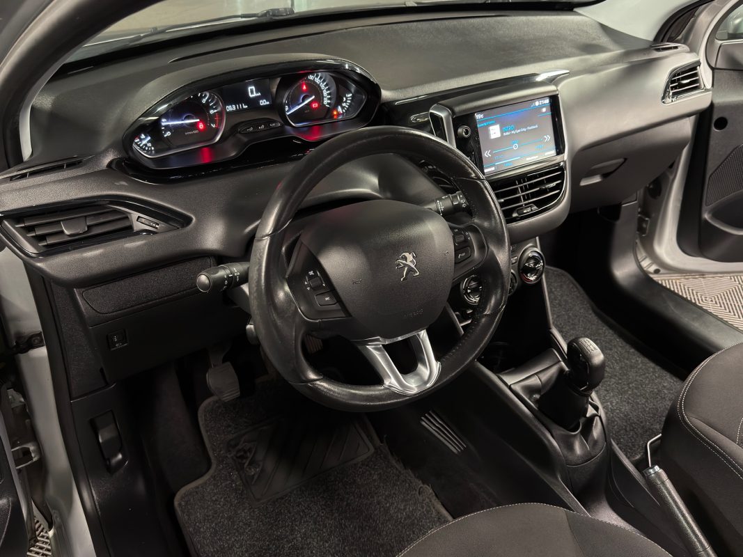 Peugeot 208 PHASE 2 II ALLURE 1.2 82 Cv 5 PORTES / ECRAN TACTILE CRIT AIR 1 - GARANTIE AN