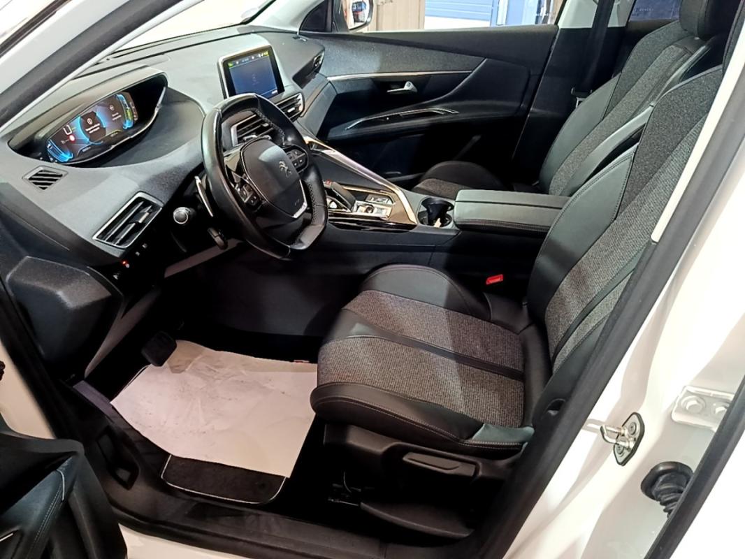 Peugeot 3008 II 1.6 HYBRID 225 E-EAT8 Allure
