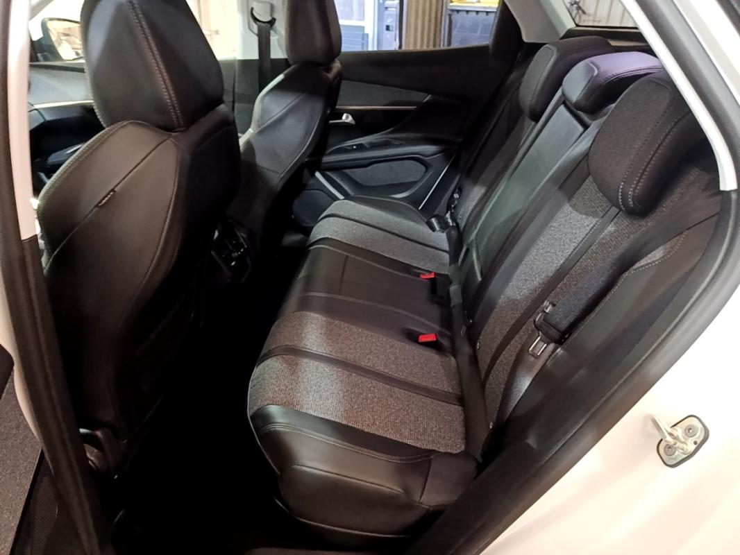 Peugeot 3008 II 1.6 HYBRID 225 E-EAT8 Allure