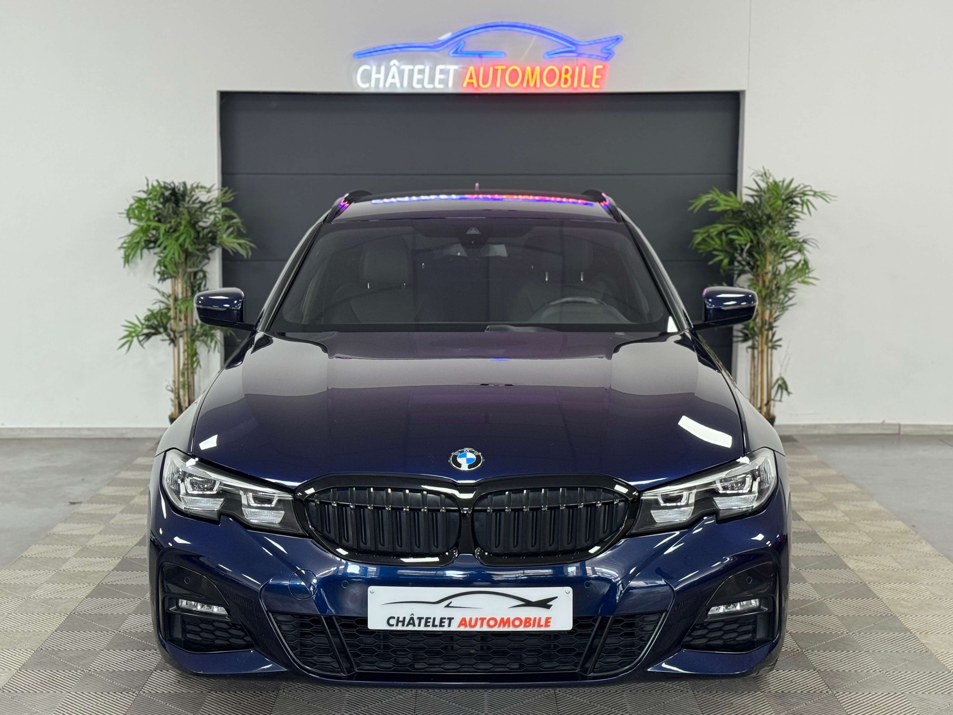 BMW 320 Carbonschwarz Pack-M Led Caméra 12 mois garantie