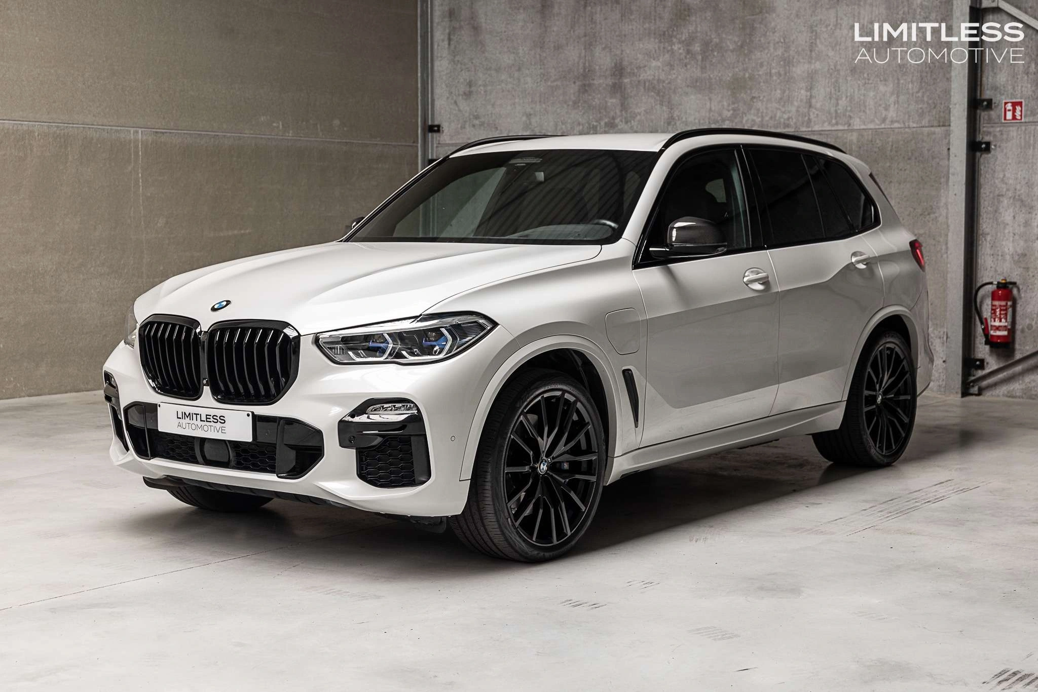 BMW X5 xDrive45e | M Sport / 22" / LED / Carbon / FULL / VAT-qualified