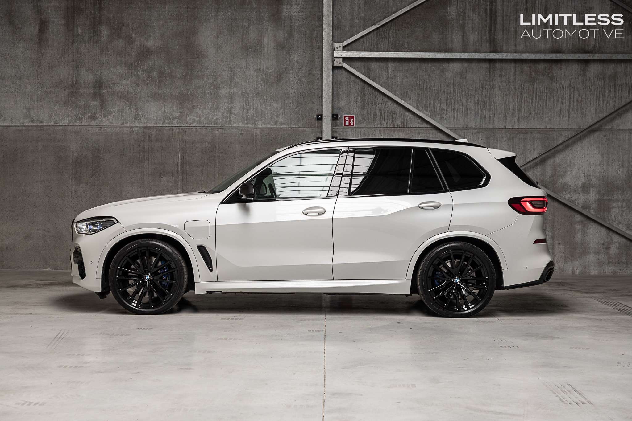BMW X5 xDrive45e | M Sport / 22" / LED / Carbon / FULL / VAT-qualified