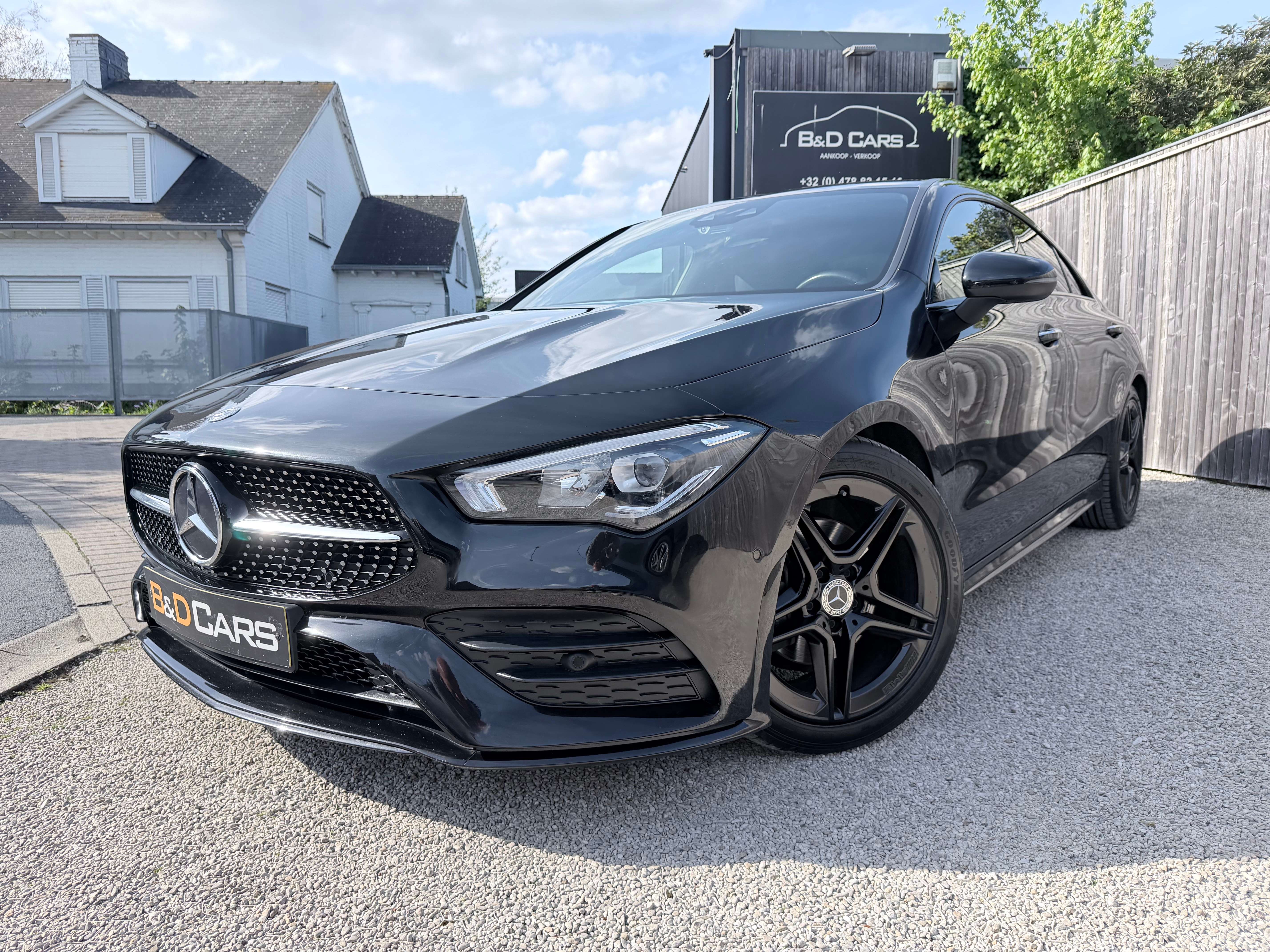 Mercedes-Benz CLA 180 AMG-LINE LEDER/CAM/LED/18"/CRUISE/ZETELVERW./AMBILIGHT