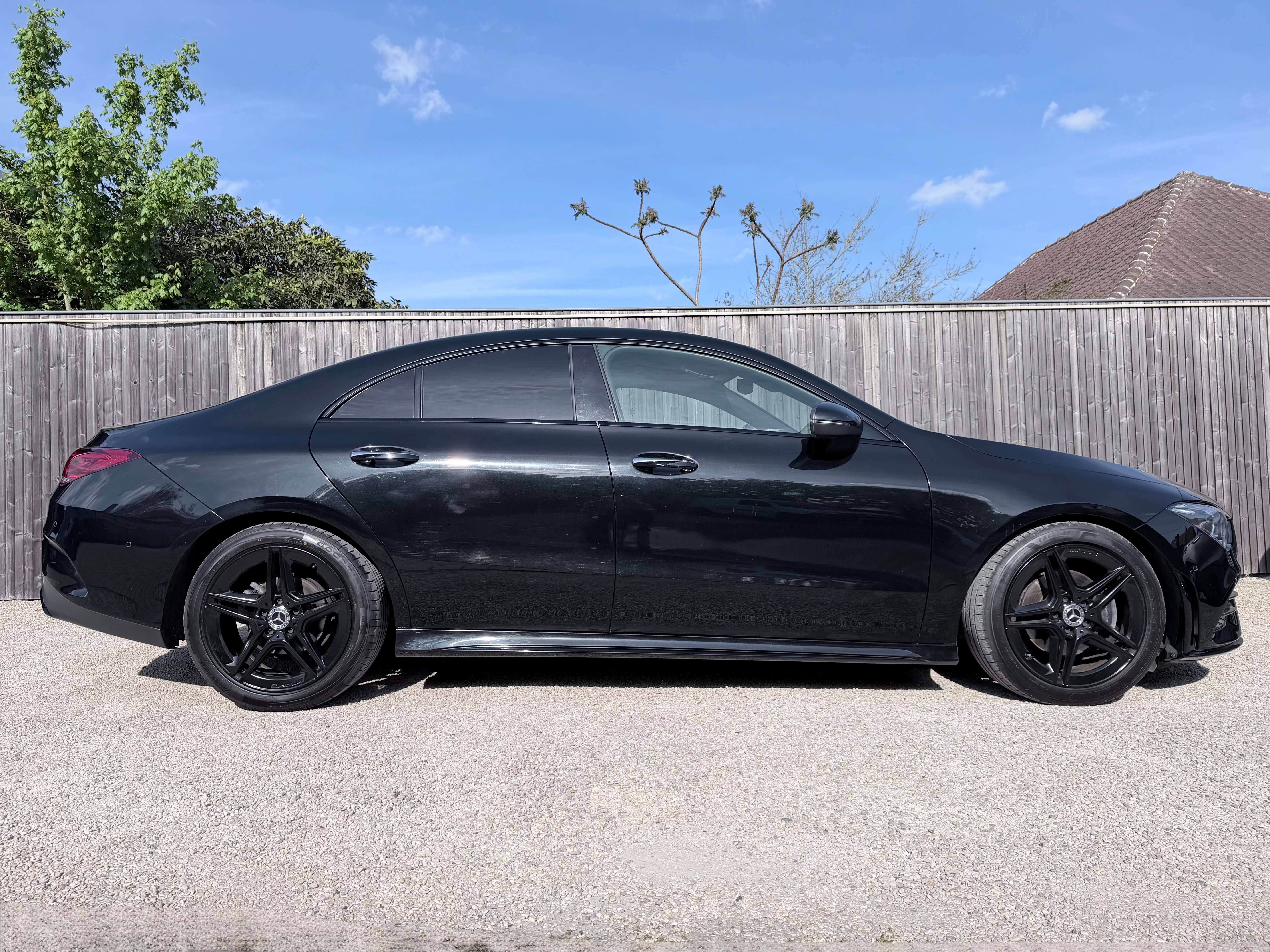 Mercedes-Benz CLA 180 AMG-LINE LEDER/CAM/LED/18"/CRUISE/ZETELVERW./AMBILIGHT
