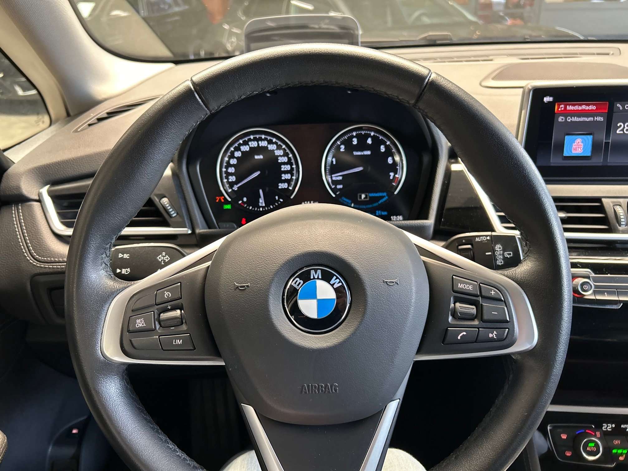 BMW 225 xe SportLine Alu17"/Pano/Cam/Leder/Led/Hud/Keyless *1j garantie*