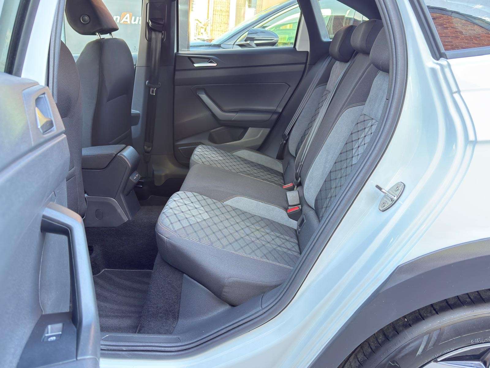 Volkswagen Taigo Taigo 1.0 TSI R-Line DSG AUTOMATIQUE • FULL OPTION