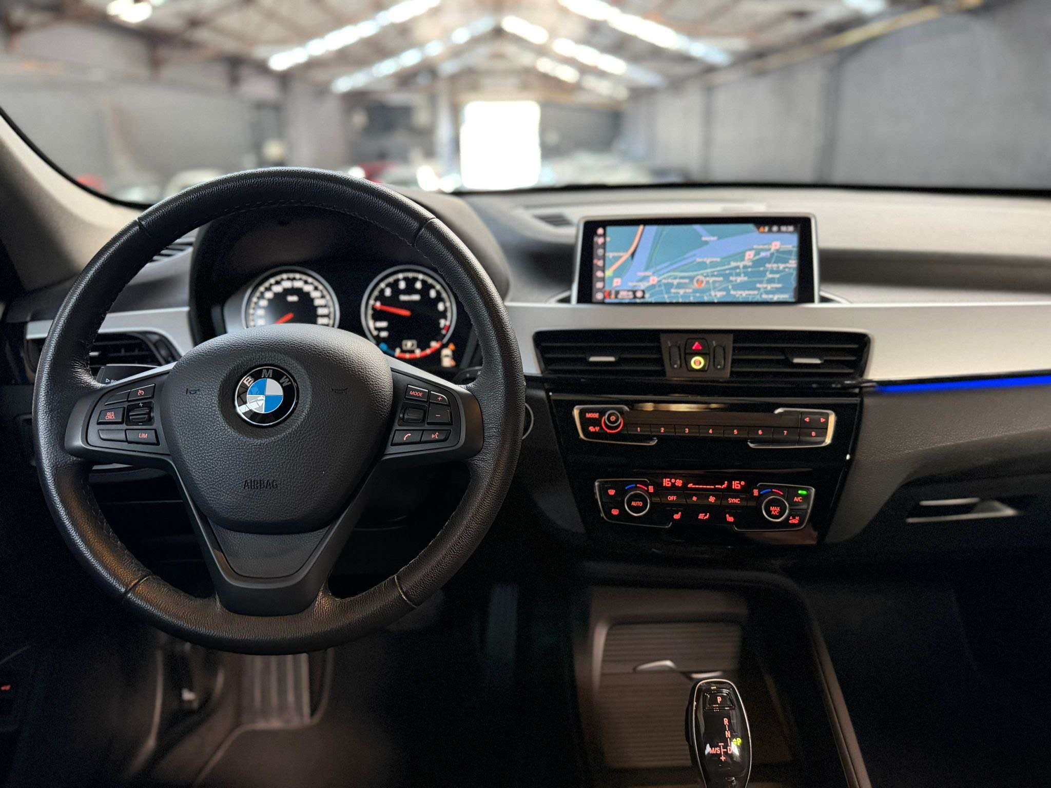 BMW X1 iA sDrive18 * CARNET COMPLET * GPS * CAMERA * SIEGE CH