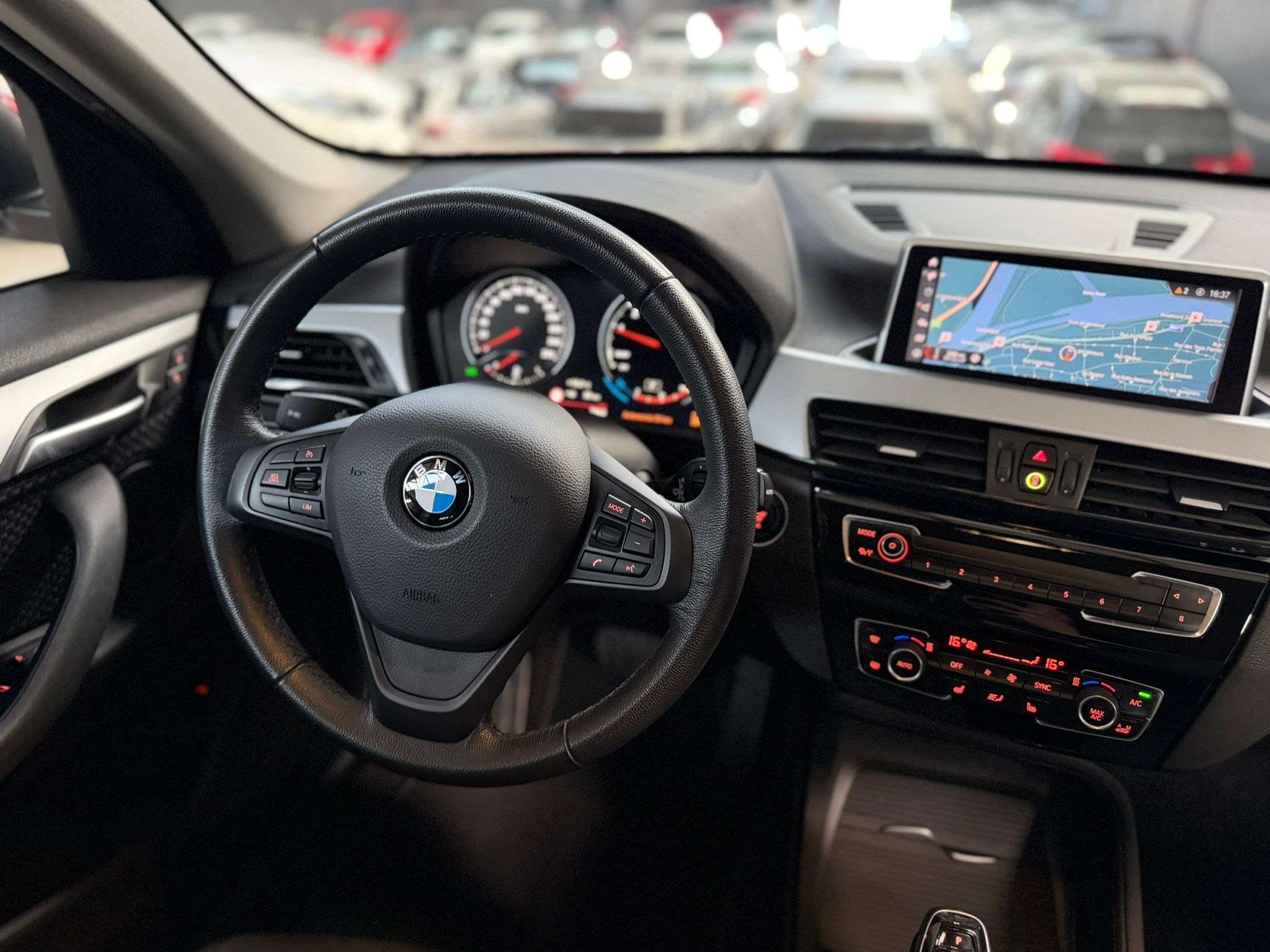 BMW X1 iA sDrive18 * CARNET COMPLET * GPS * CAMERA * SIEGE CH