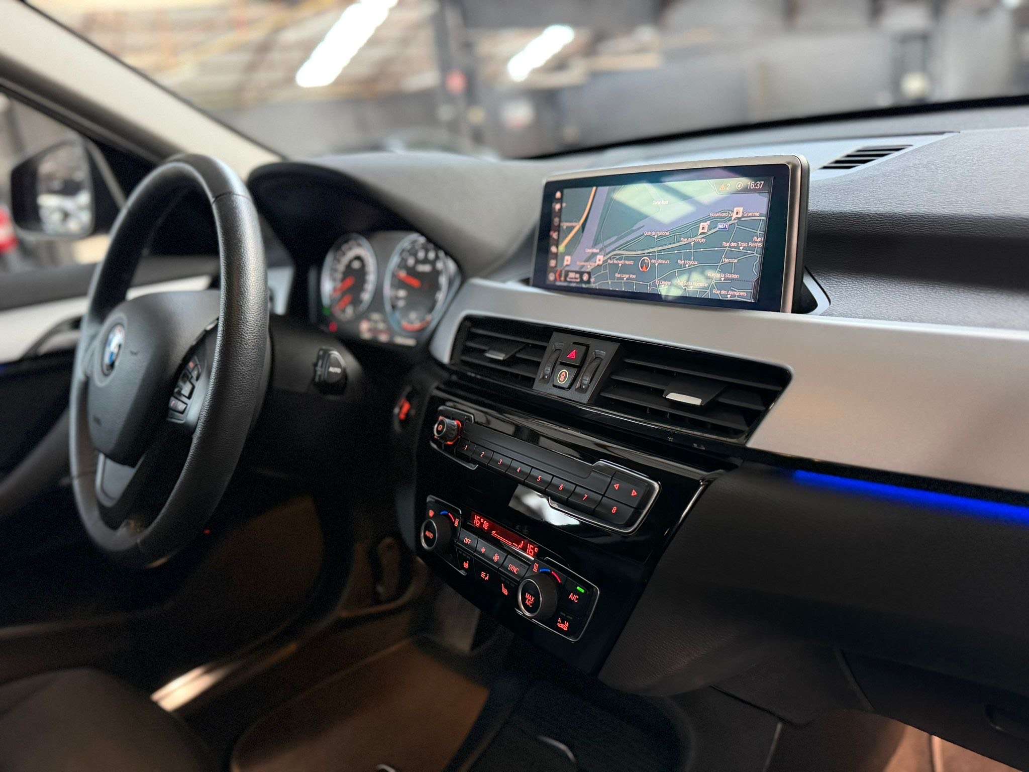 BMW X1 iA sDrive18 * CARNET COMPLET * GPS * CAMERA * SIEGE CH