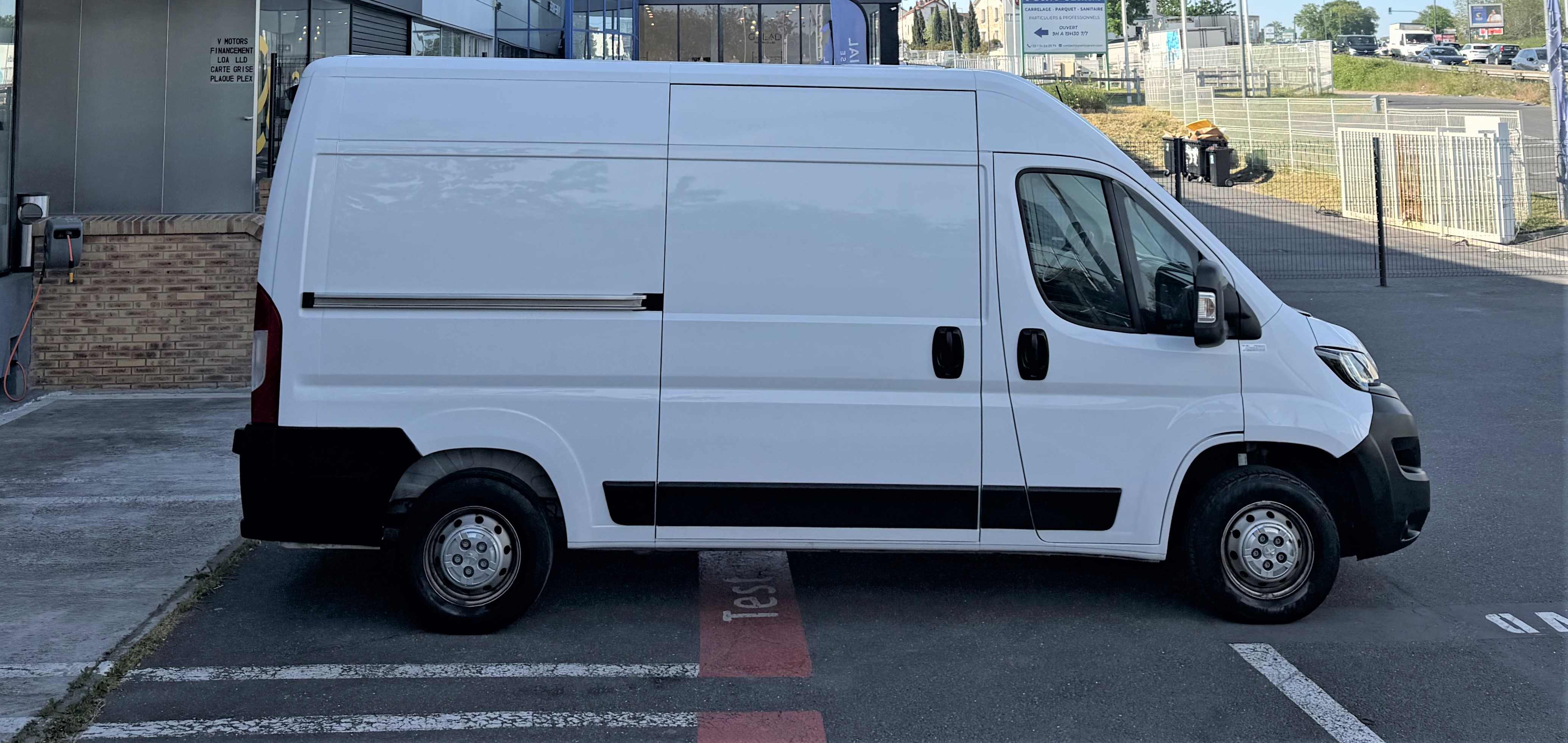 Peugeot Boxer II (2) 2.2 HDI 140 S&S FG 333 L2H2 Asphalte Design' 1er Main