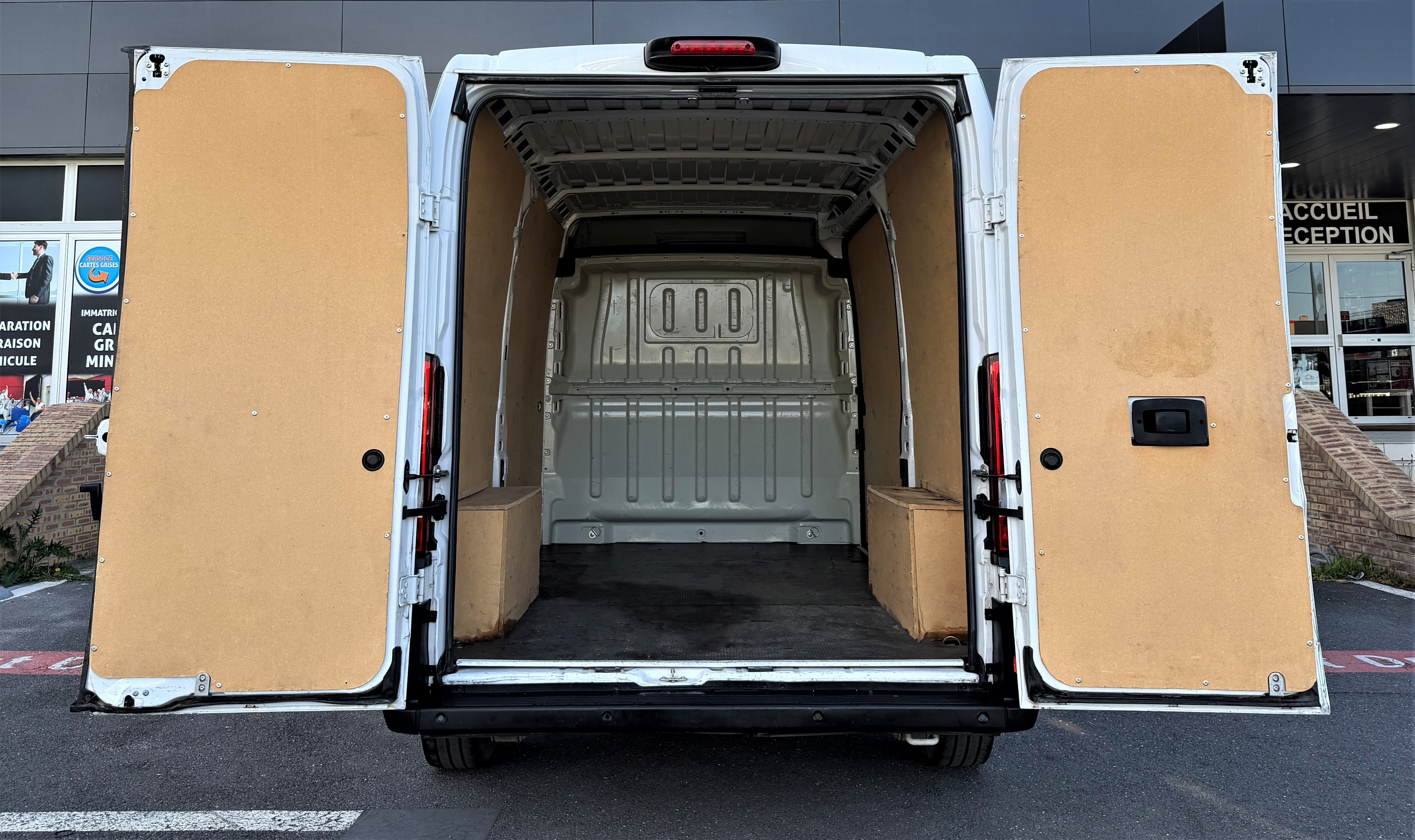 Peugeot Boxer II (2) 2.2 HDI 140 S&S FG 333 L2H2 Asphalte Design' 1er Main