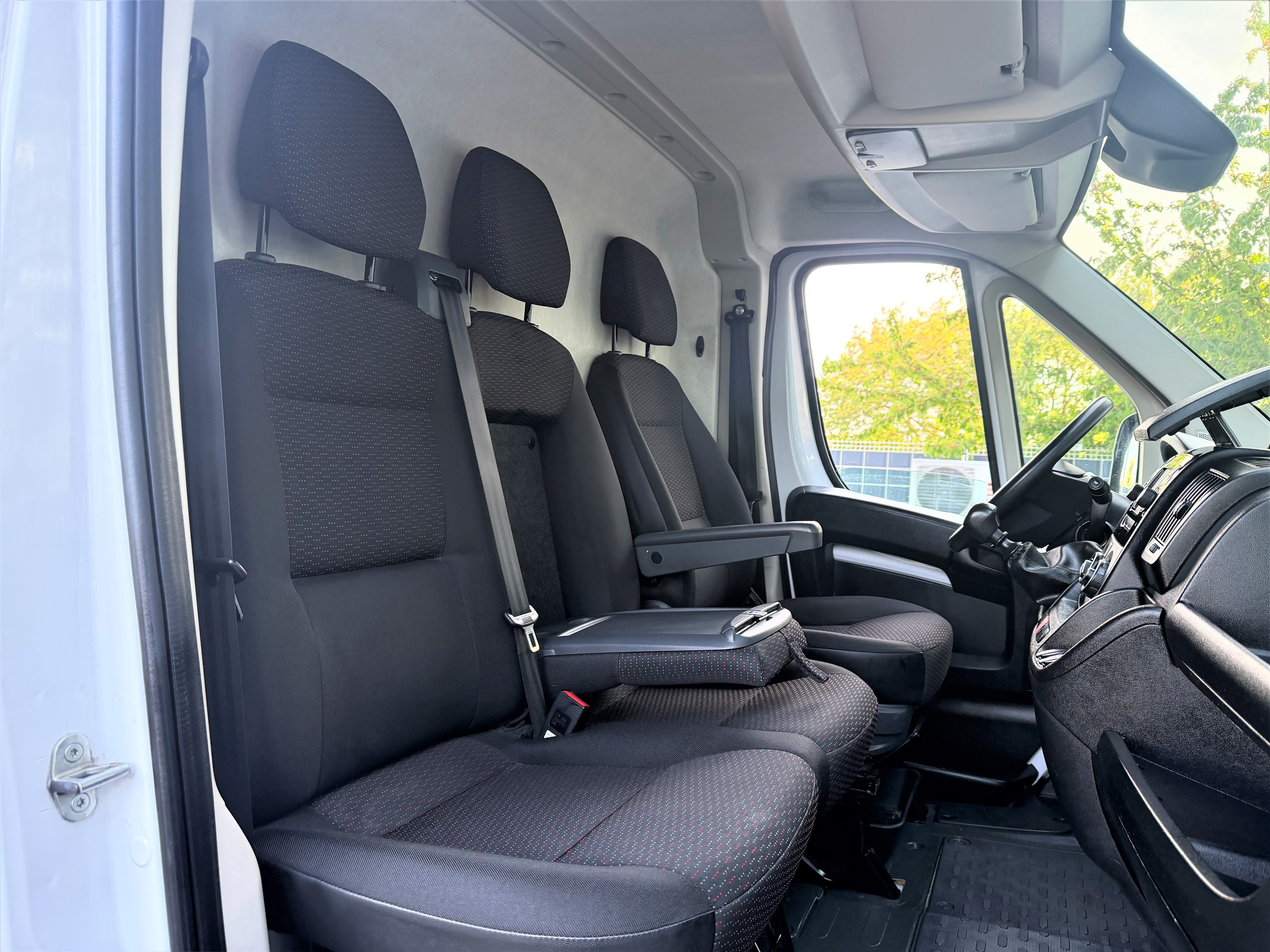 Peugeot Boxer II (2) 2.2 HDI 140 S&S FG 333 L2H2 Asphalte Design' 1er Main
