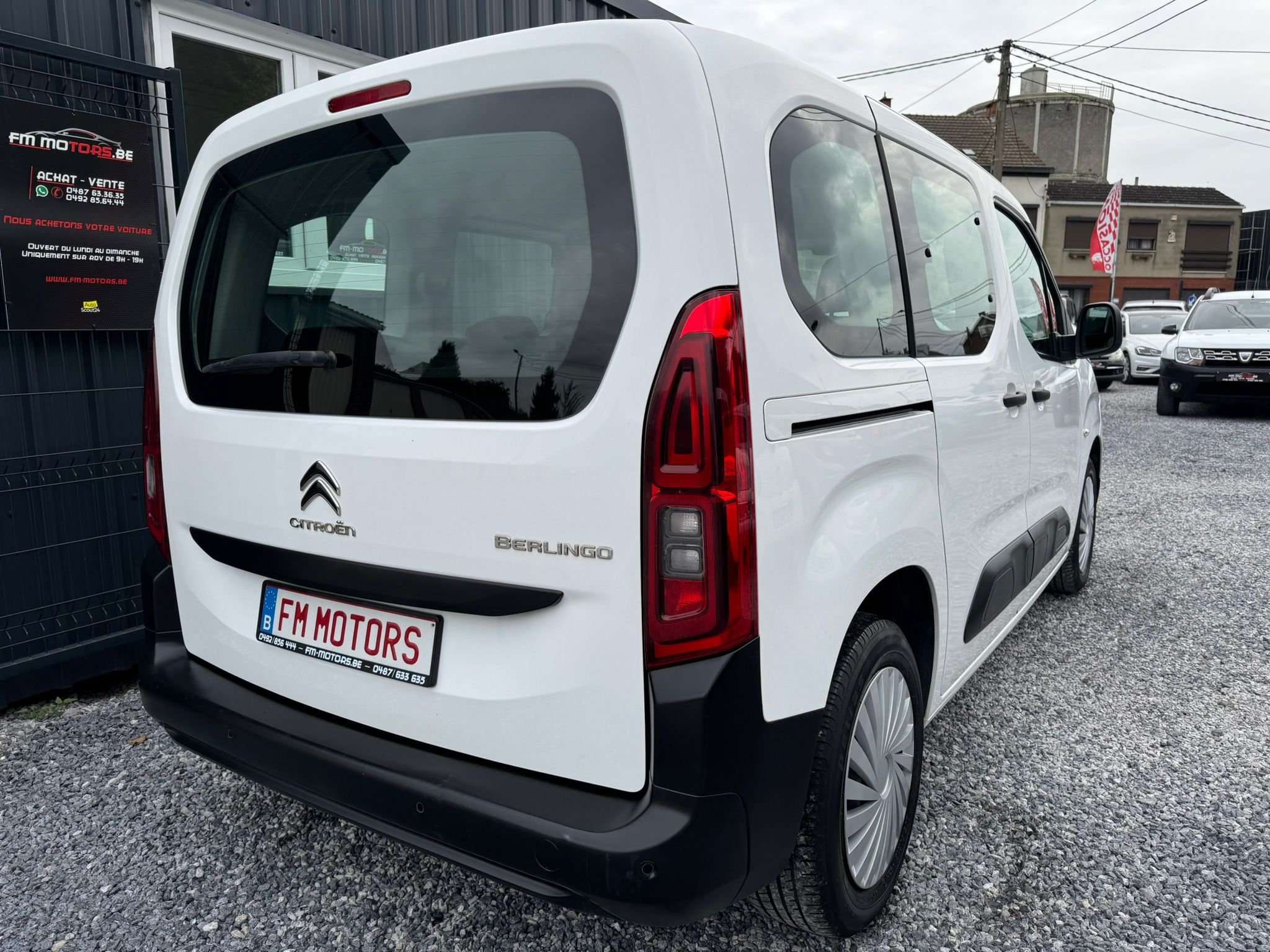 Peugeot Partner Berlingo 1.5 BlueHDi / 1e Main / 5 Places / Entretien + CT + Garantie 1 an