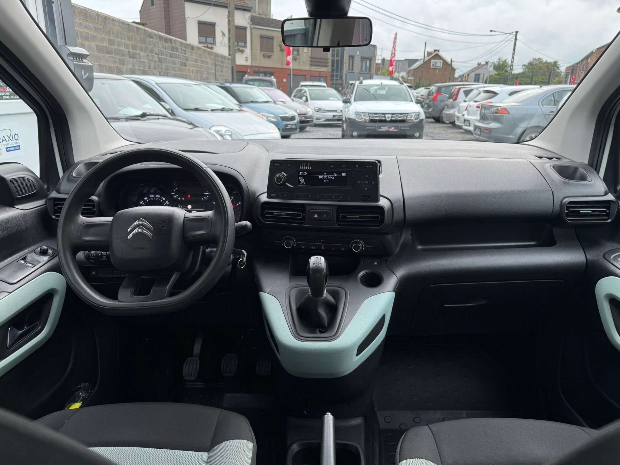 Peugeot Partner Berlingo 1.5 BlueHDi / 1e Main / 5 Places / Entretien + CT + Garantie 1 an