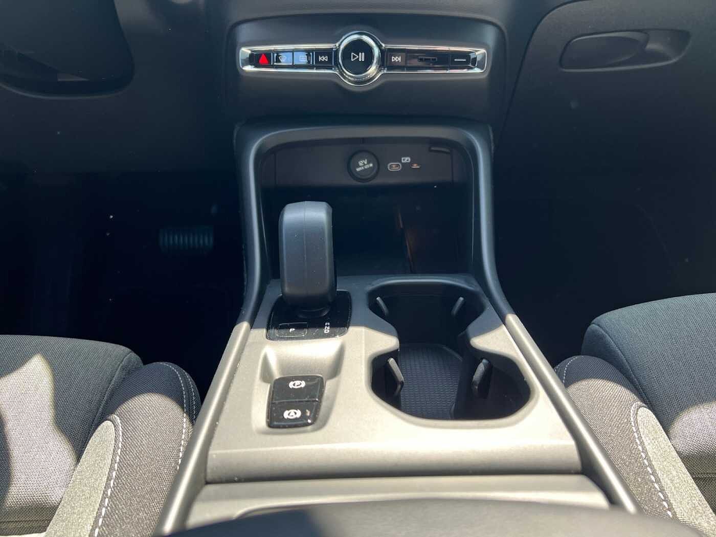 Volvo XC40 XC40 Core, B3 Micro-hybride (MHEV), Essence