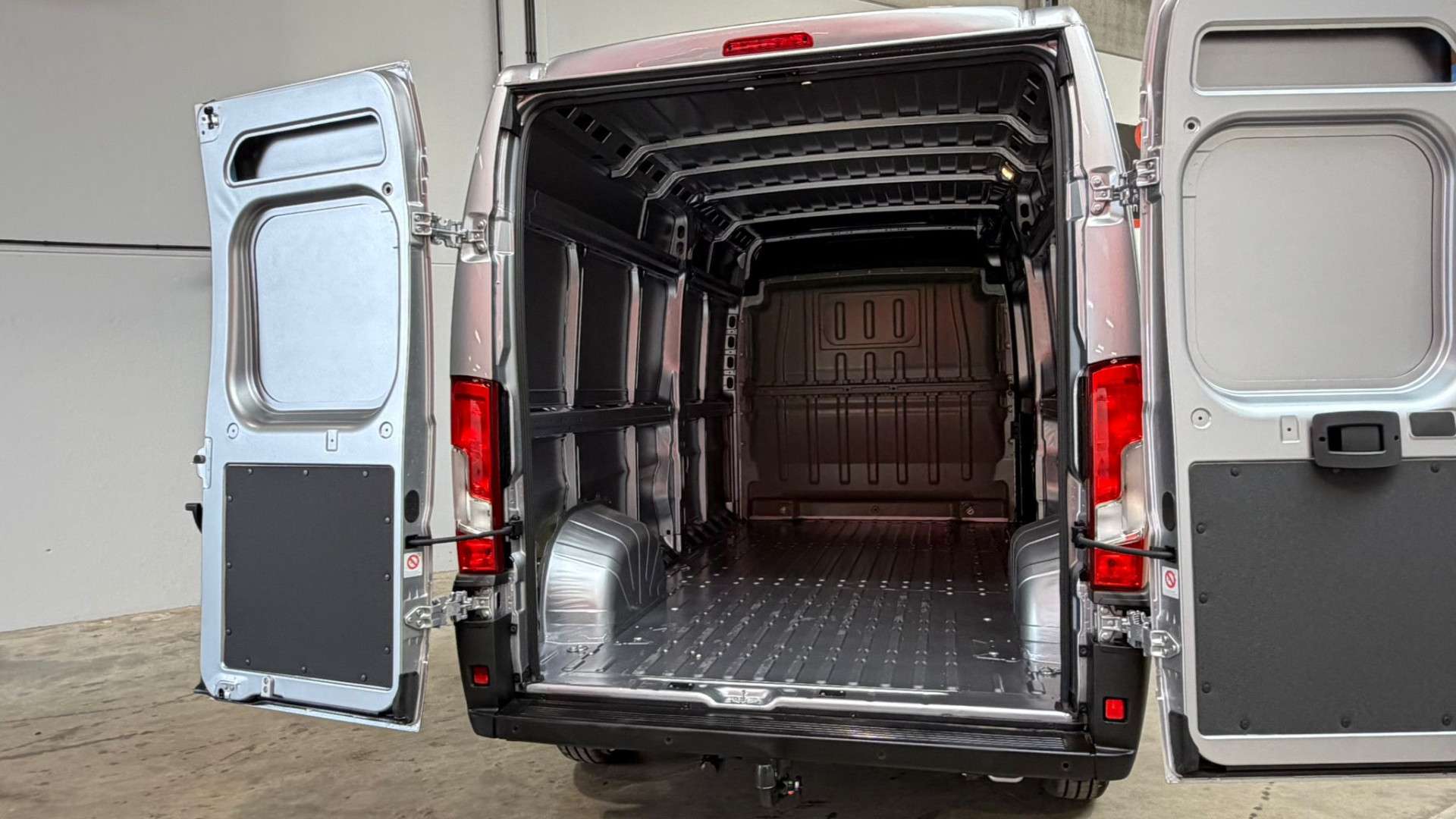 Peugeot Boxer 2.2 BlueHDi 180 S&S L3H2 - EAT 8 3T sleep
