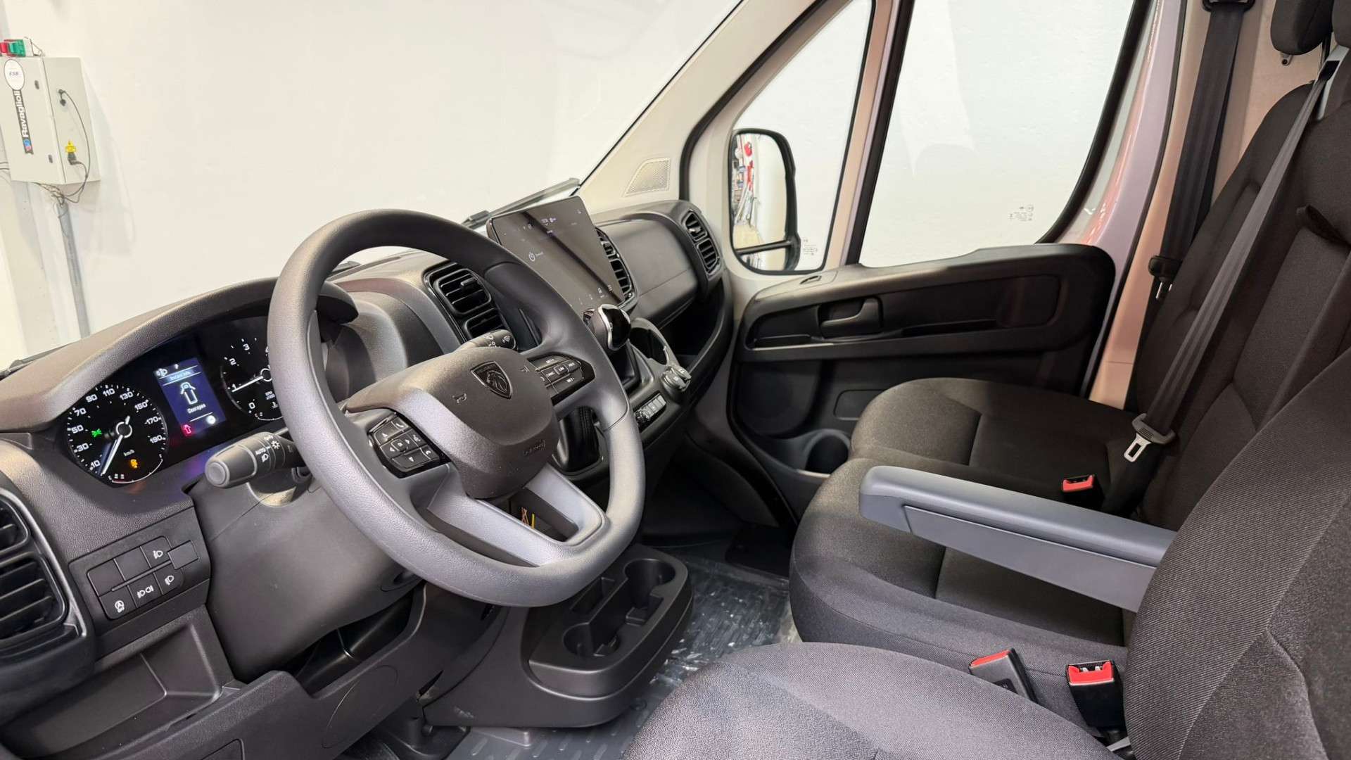 Peugeot Boxer 2.2 BlueHDi 180 S&S L3H2 - EAT 8 3T sleep