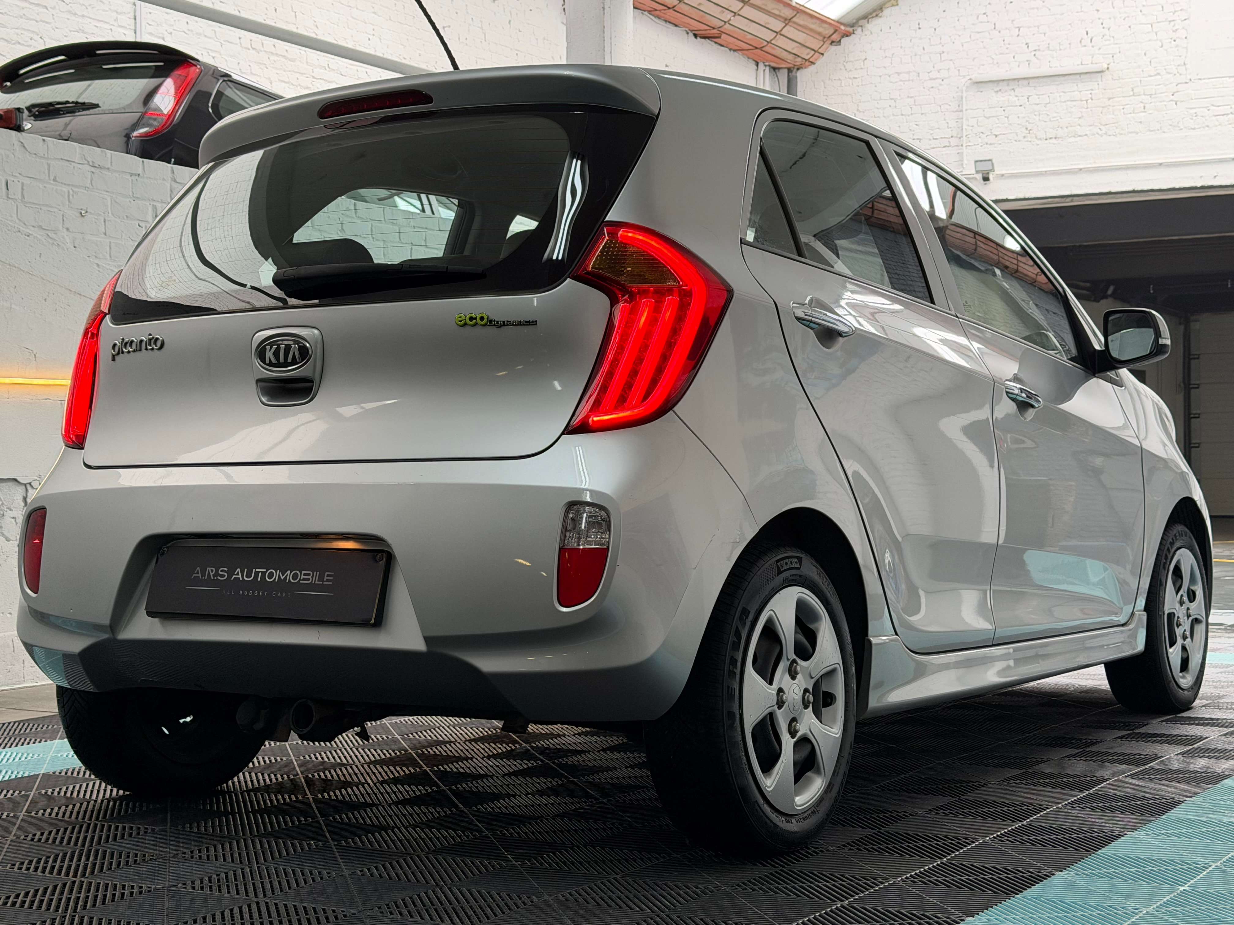 Kia Picanto 1.2i - Led - Airco - Superbe etat - Garantie 12m