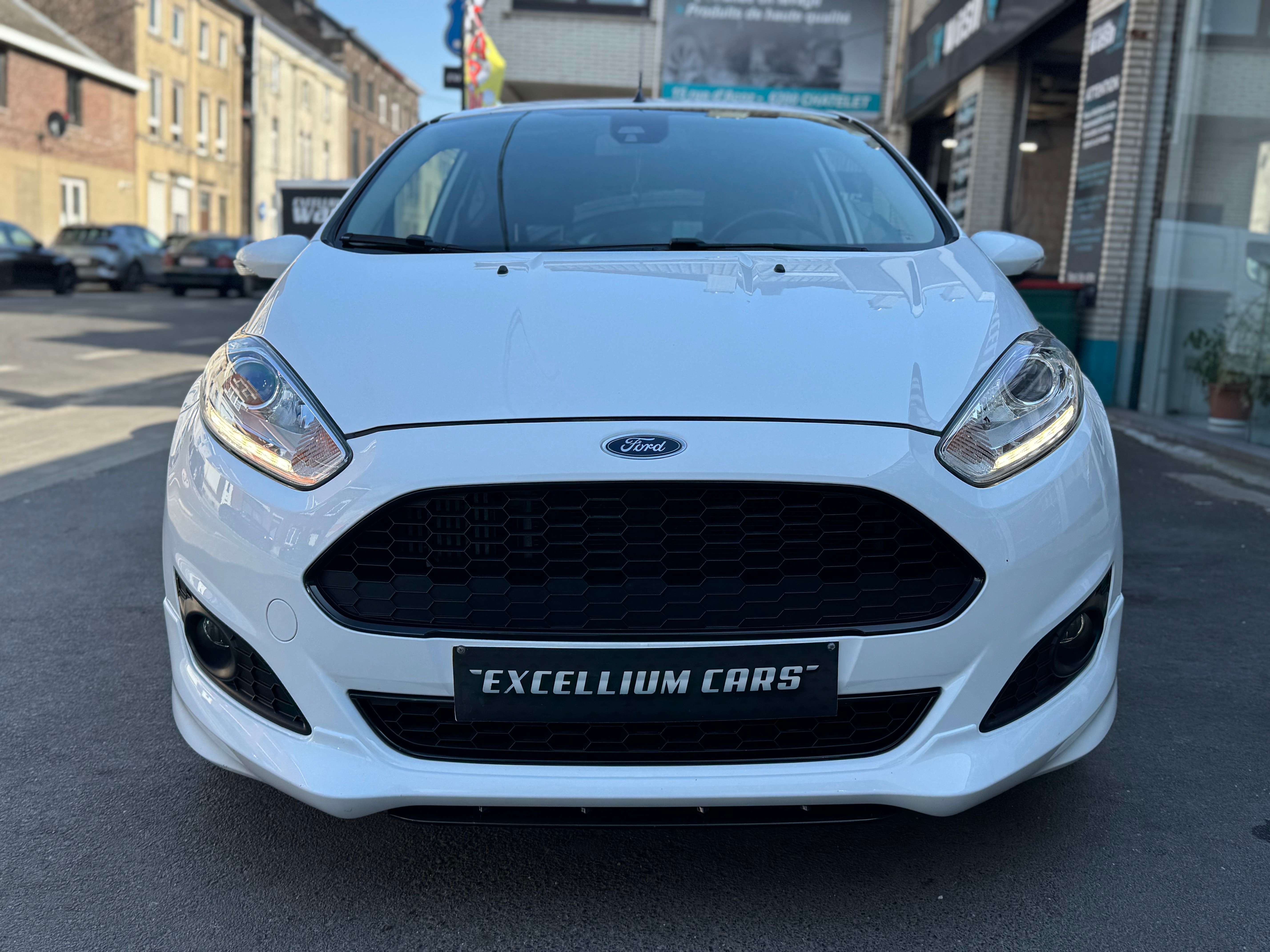 Ford Fiesta 1.5 TDCi Edition St Led Jante Gps Radar De recule Regulateur de vitesses Carnet Euro6B Tres Propre
