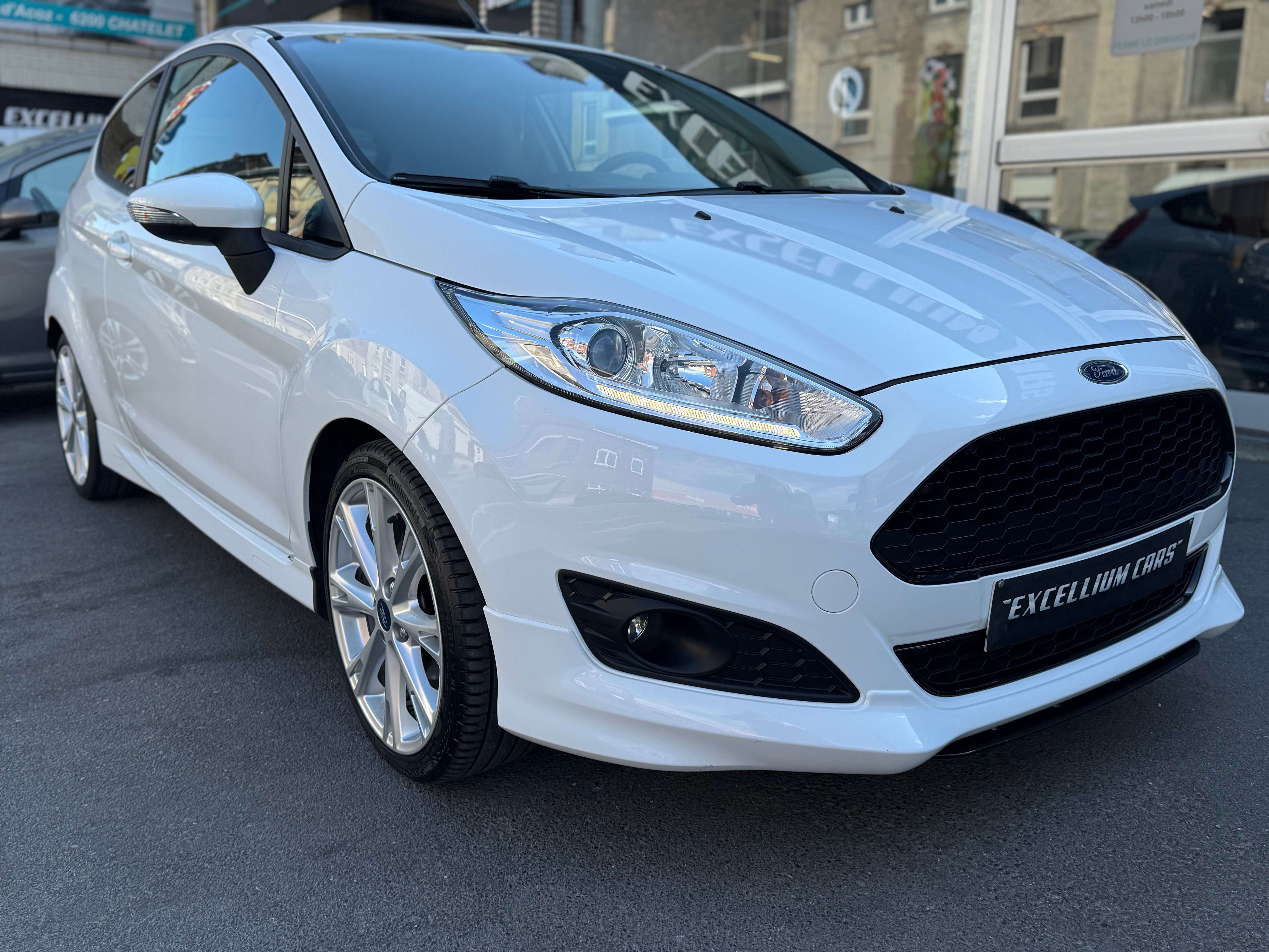 Ford Fiesta 1.5 TDCi Edition St Led Jante Gps Radar De recule Regulateur de vitesses Carnet Euro6B Tres Propre