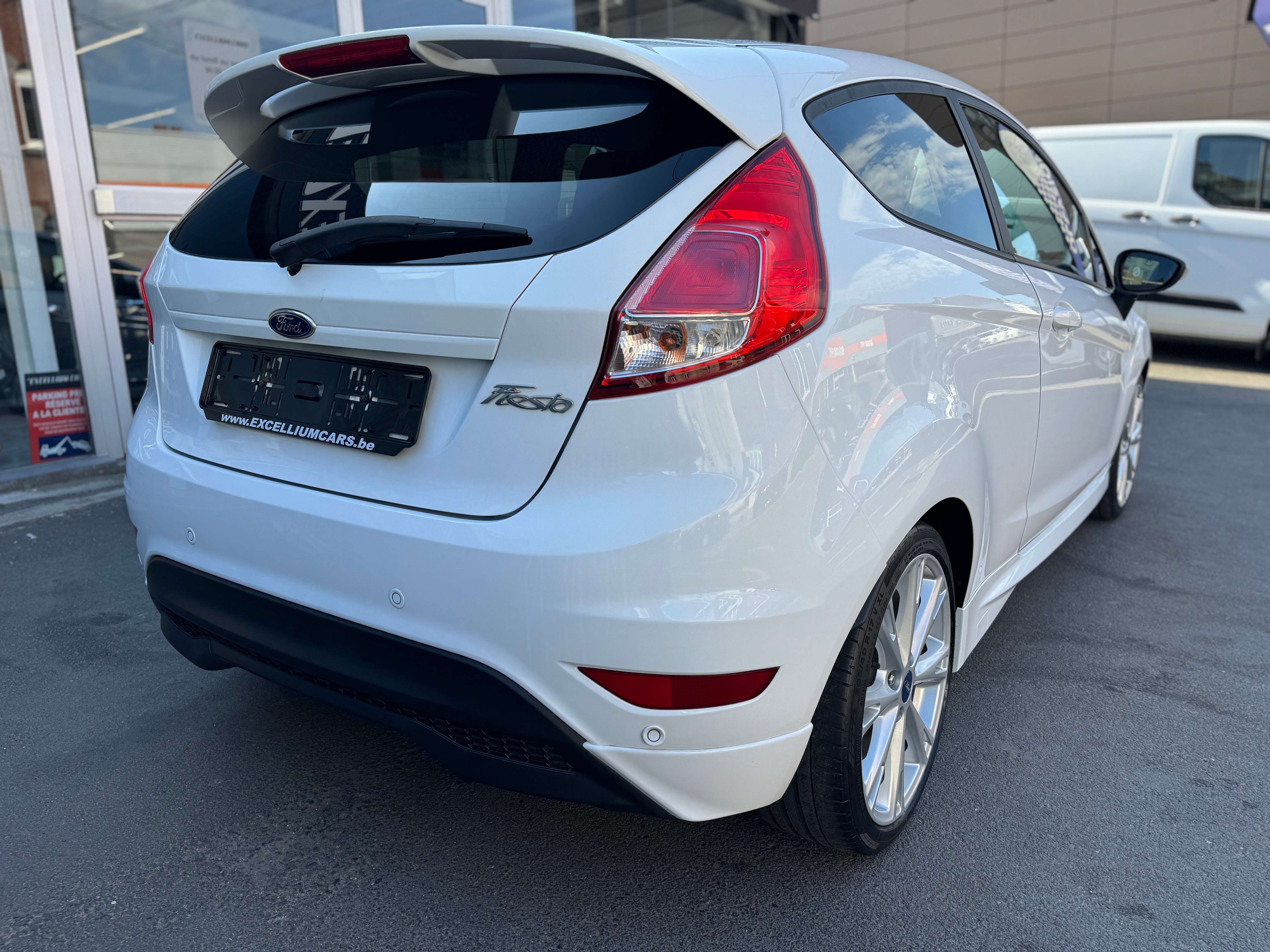 Ford Fiesta 1.5 TDCi Edition St Led Jante Gps Radar De recule Regulateur de vitesses Carnet Euro6B Tres Propre