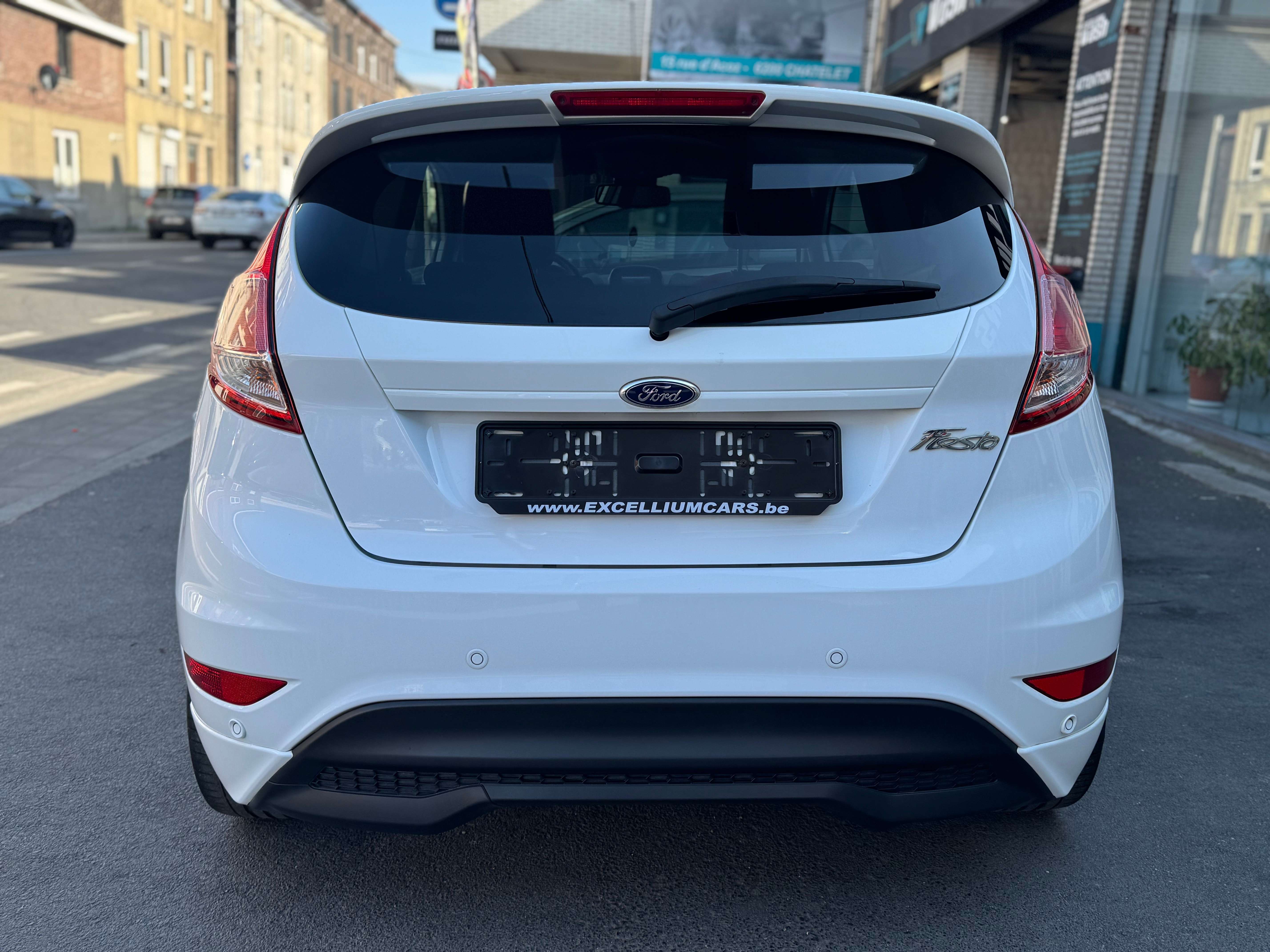 Ford Fiesta 1.5 TDCi Edition St Led Jante Gps Radar De recule Regulateur de vitesses Carnet Euro6B Tres Propre