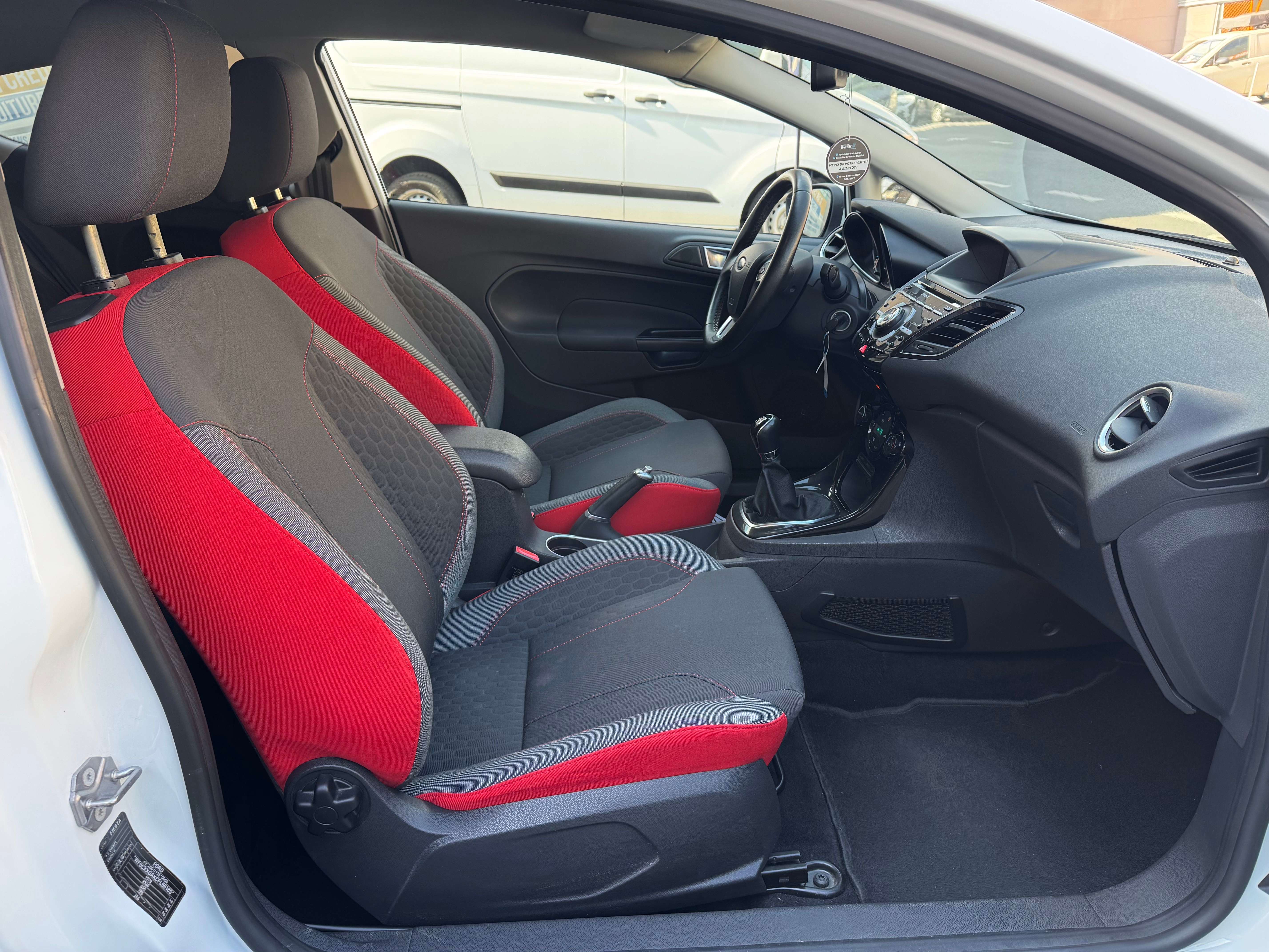 Ford Fiesta 1.5 TDCi Edition St Led Jante Gps Radar De recule Regulateur de vitesses Carnet Euro6B Tres Propre