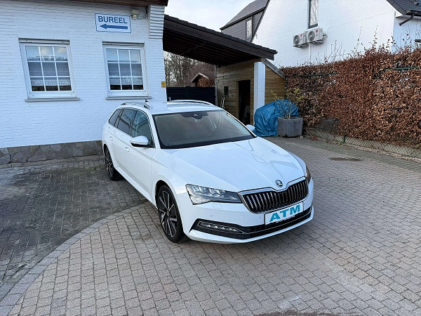 Skoda Superb Superb Combi 2.0 CR TDi Style DSG/Leder/Navi/PDC