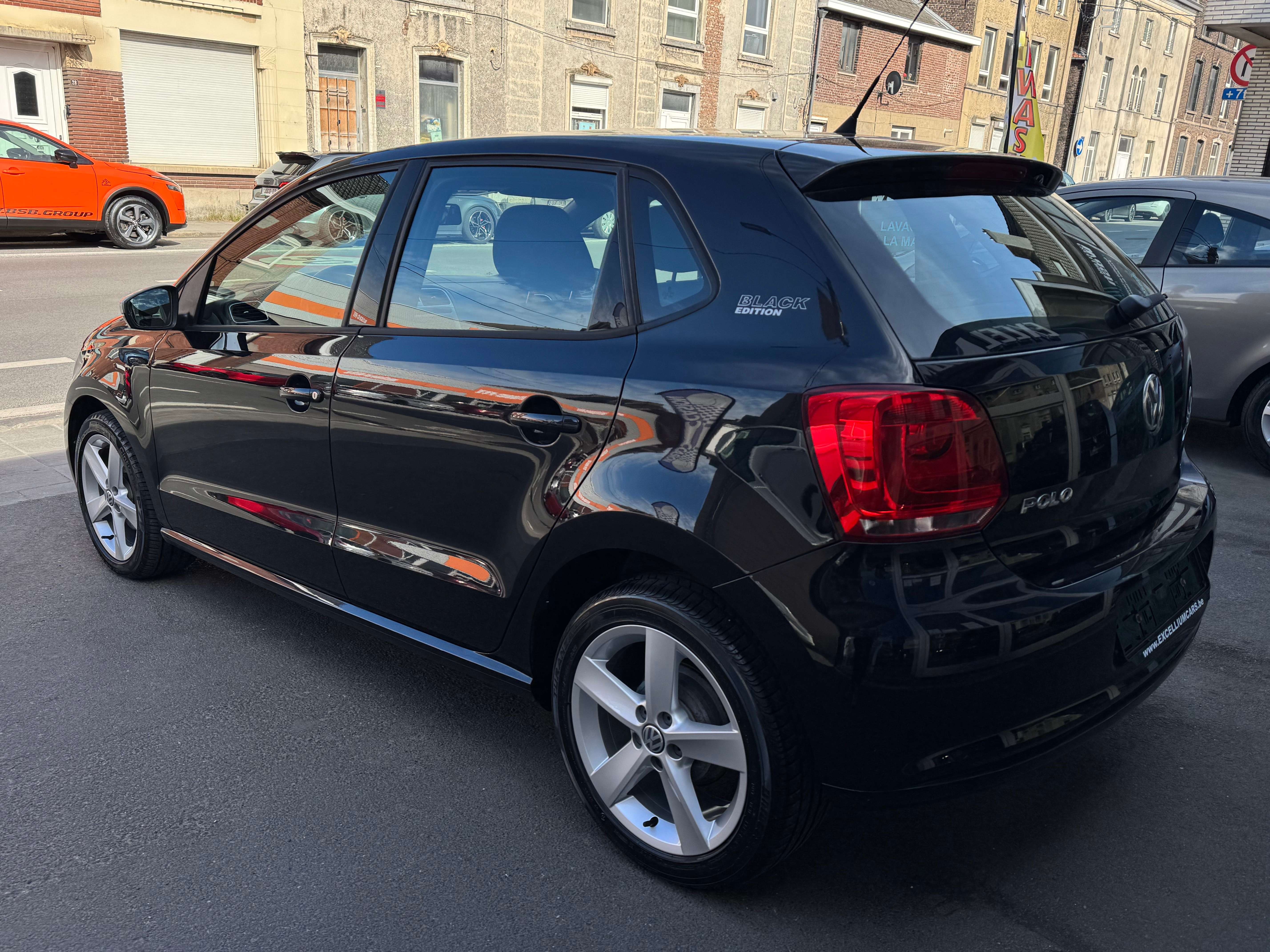 Volkswagen Polo 1.2i Black Edition Airco  Jante Airbag 5porte Carnet Garantie
