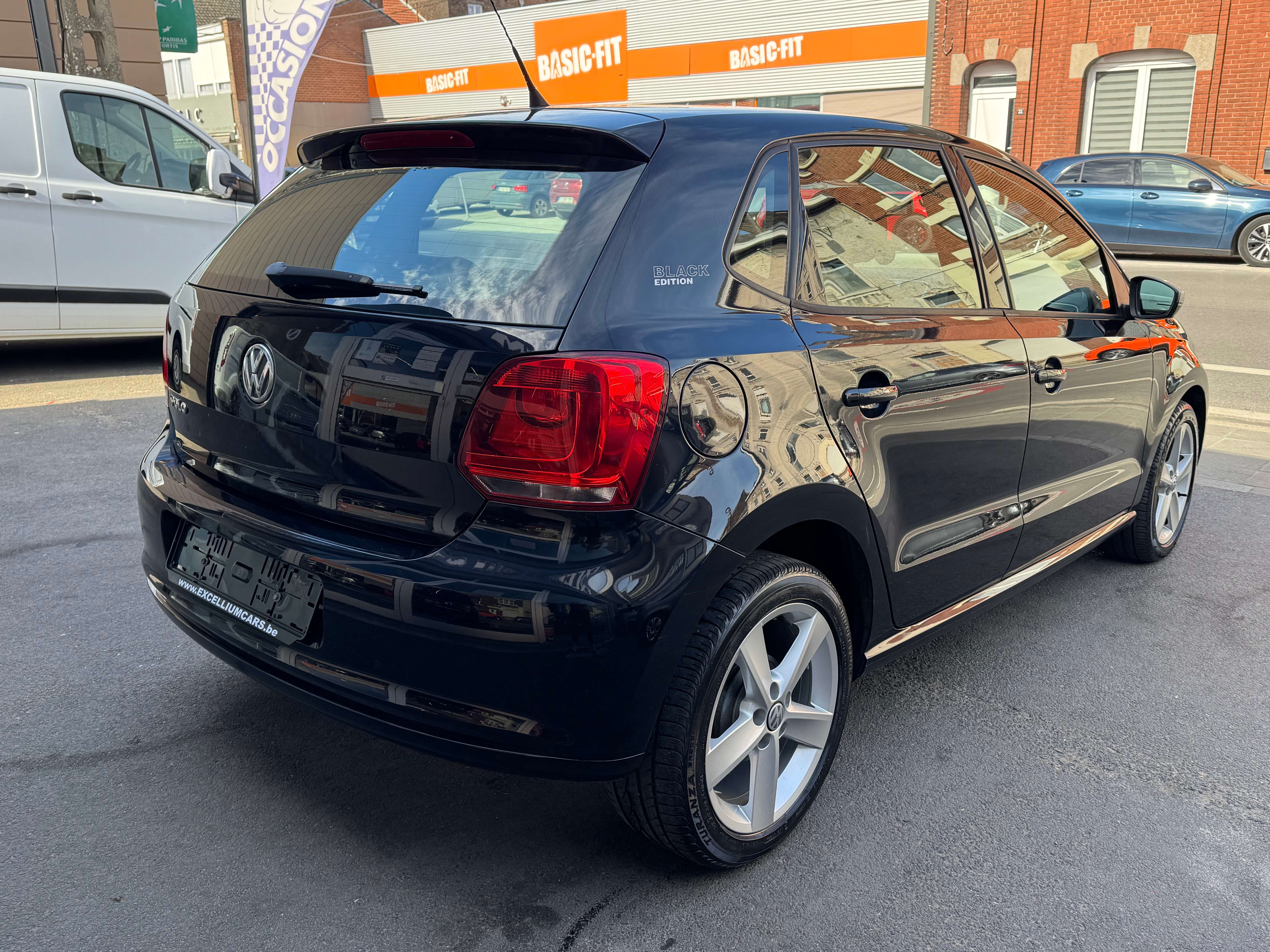 Volkswagen Polo 1.2i Black Edition Airco  Jante Airbag 5porte Carnet Garantie