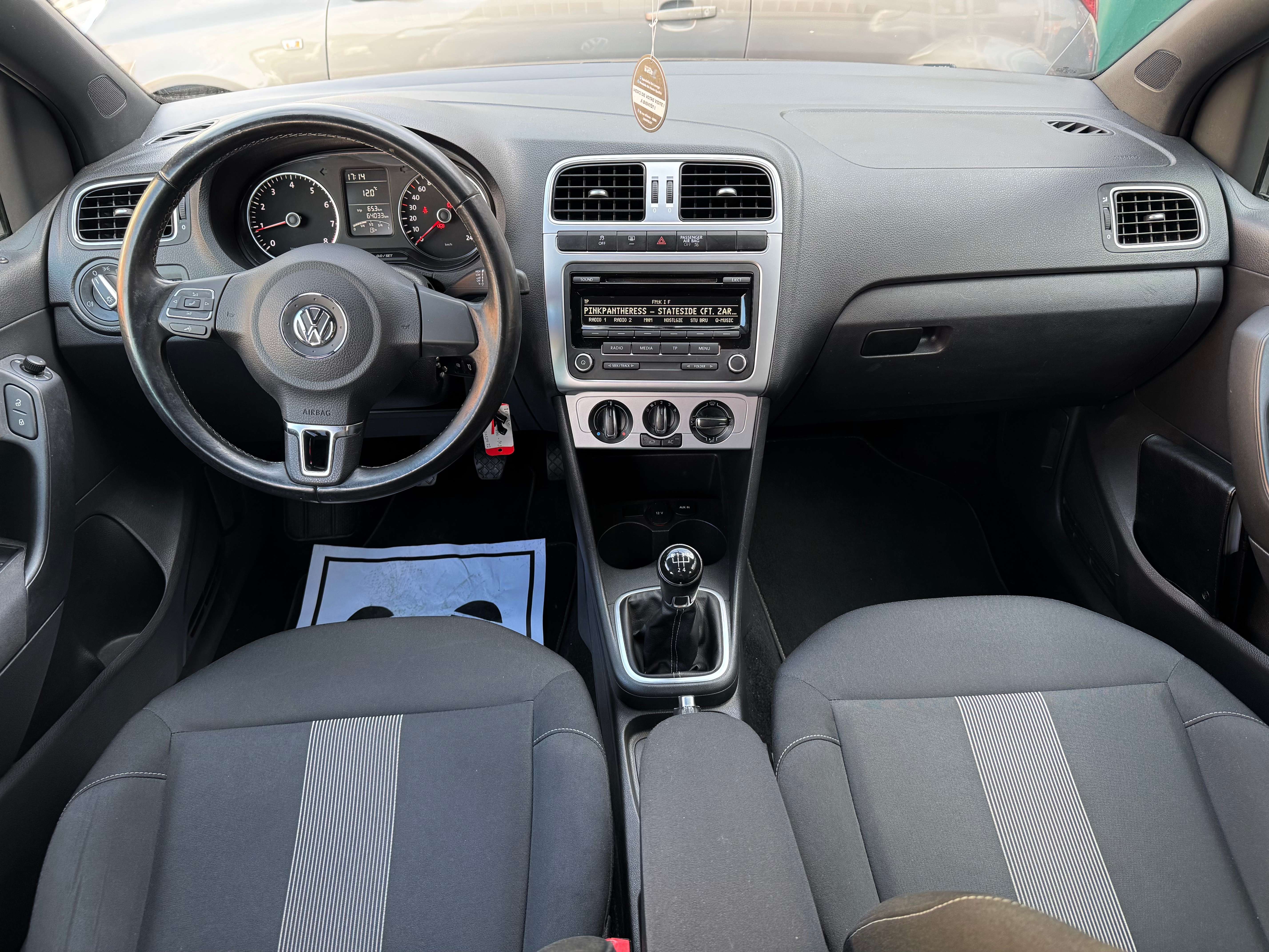 Volkswagen Polo 1.2i Black Edition Airco  Jante Airbag 5porte Carnet Garantie