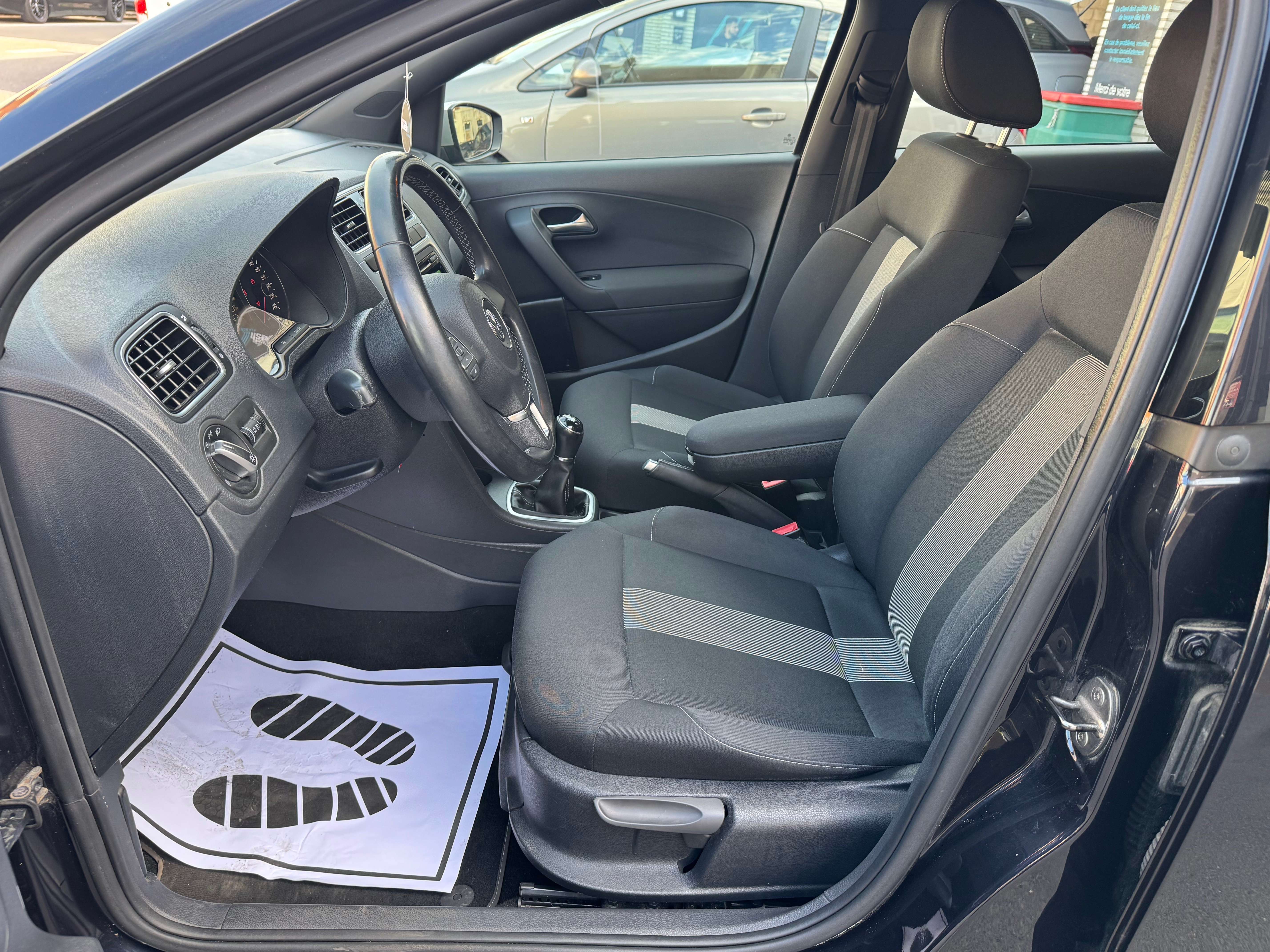 Volkswagen Polo 1.2i Black Edition Airco  Jante Airbag 5porte Carnet Garantie