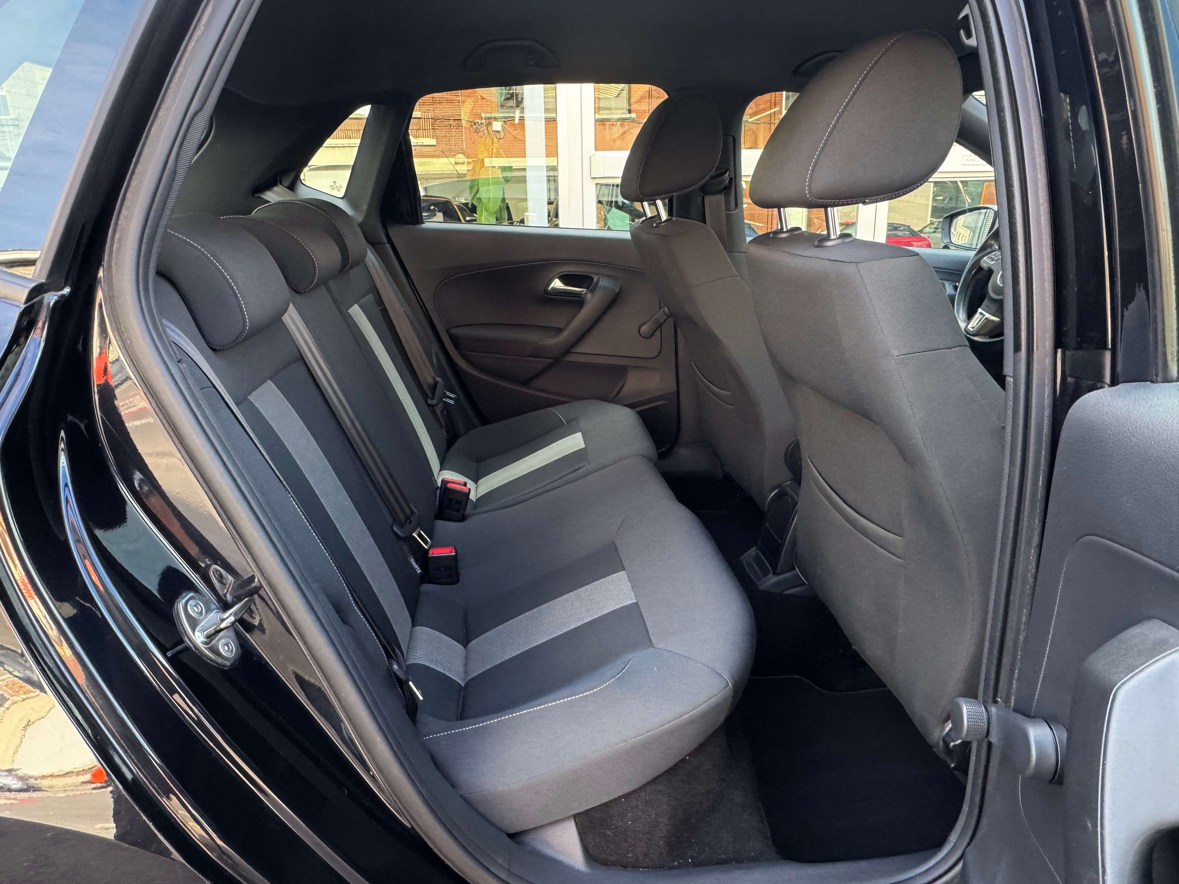 Volkswagen Polo 1.2i Black Edition Airco  Jante Airbag 5porte Carnet Garantie