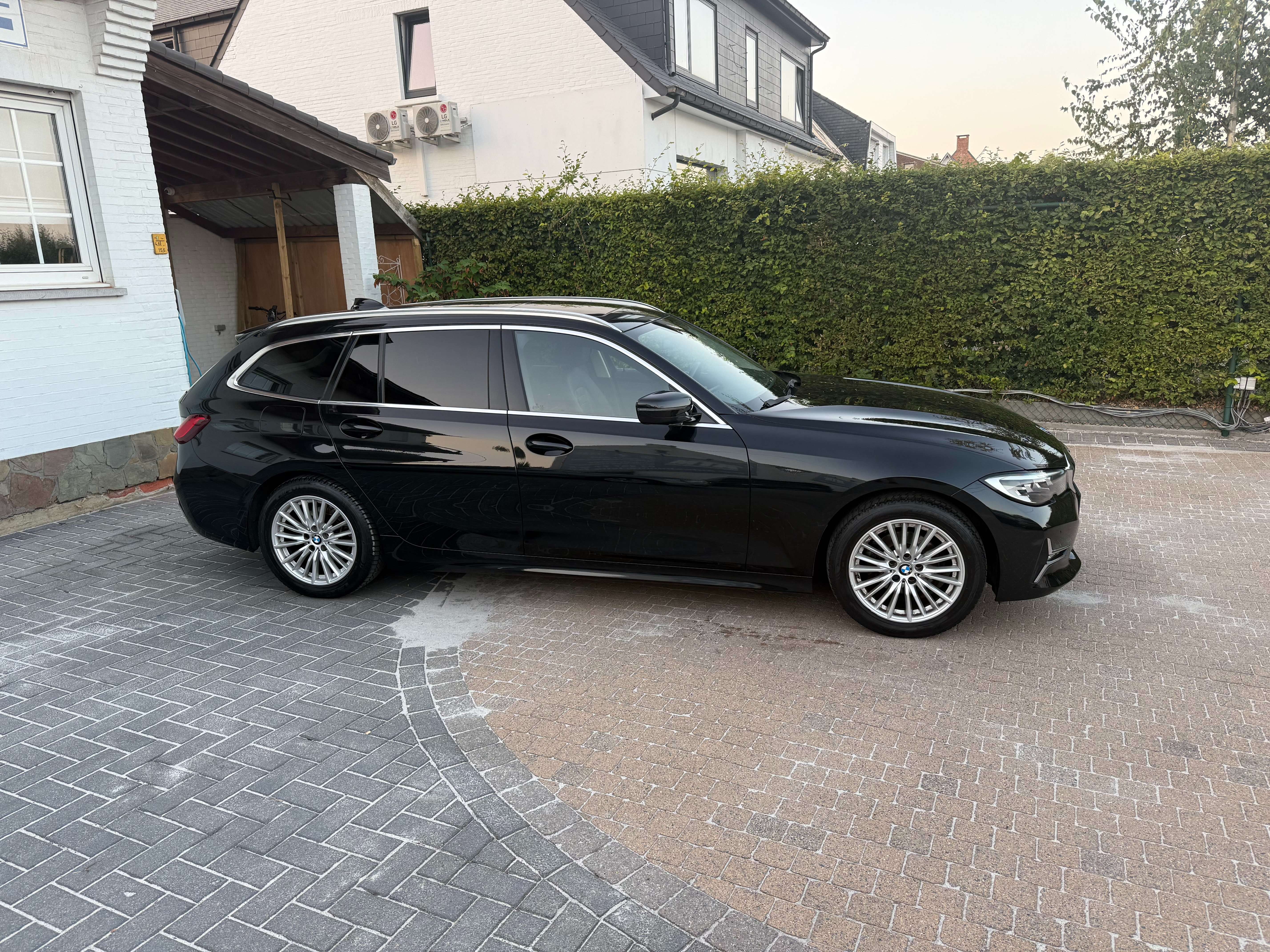BMW 318 318d Touring Aut. Luxury Line/leder/Panodak/Airco