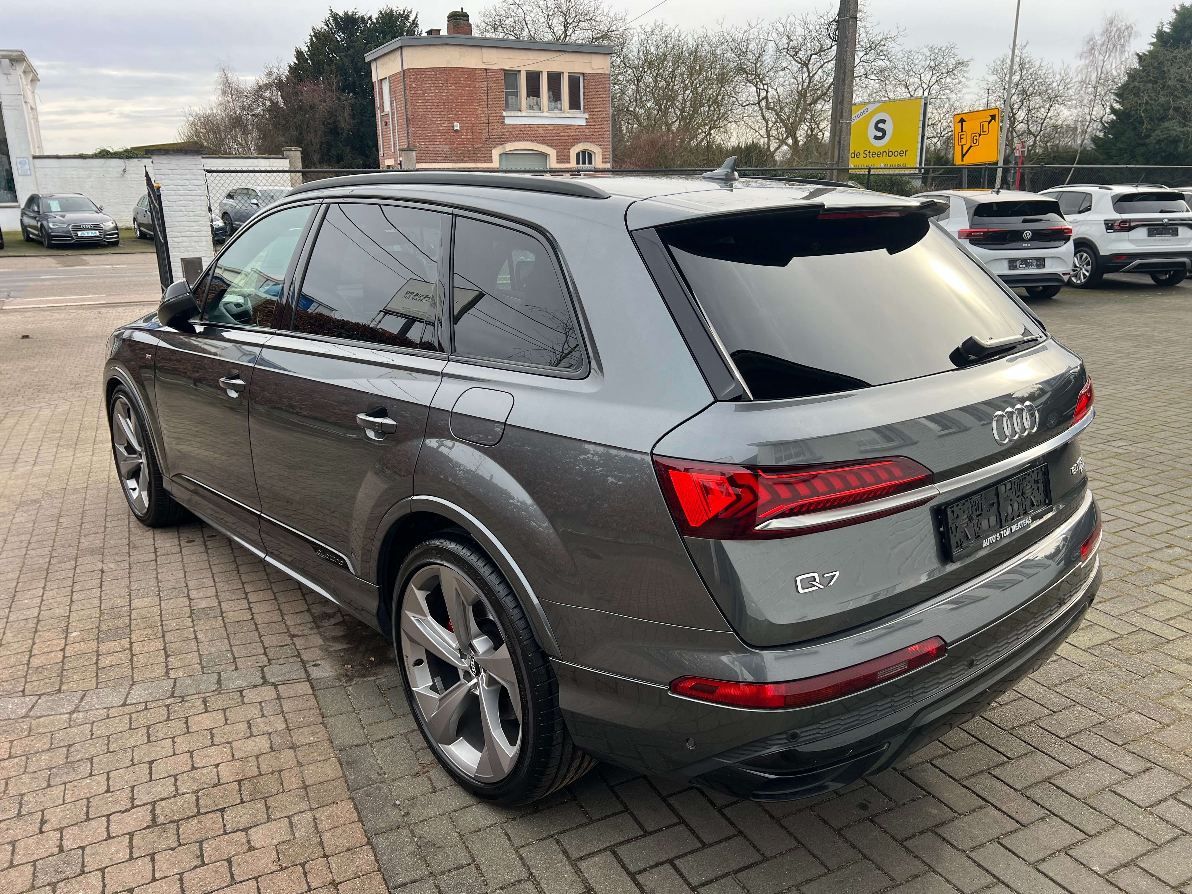Audi Q7 60 TFSi e Quattro PHEV S line  Tip./NP 119000 Euro