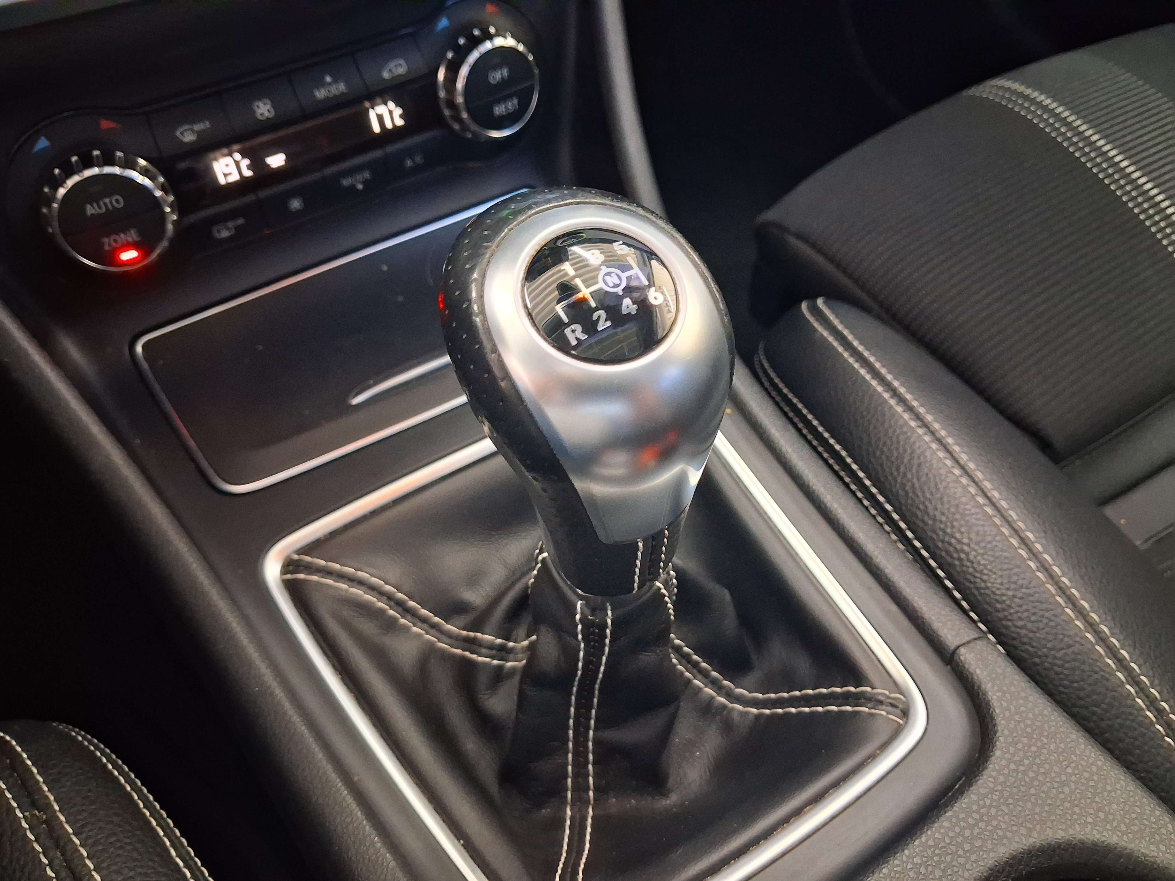 Mercedes-Benz CLA 200 CLA 200 d / VENTE MARCHAND /EXPORT/NO CONTROL/NO GARANTIE