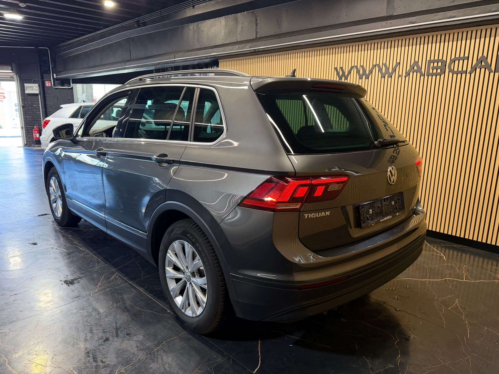 Volkswagen Tiguan 1.4 TSI Sport * GARANTIE 12 MOIS * 1ER PROPRIETAIRE *