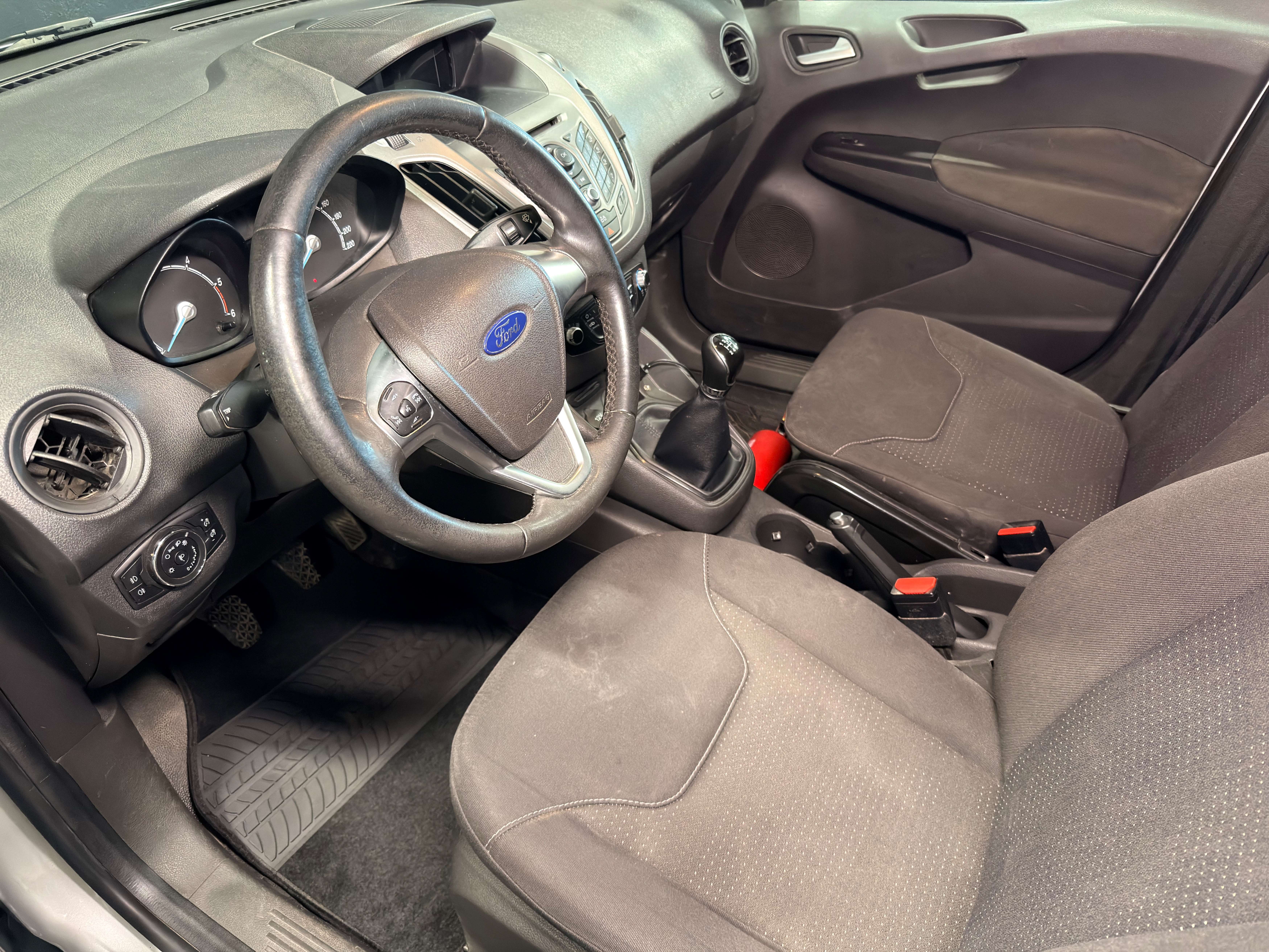 Ford Transit Courier 1.5 TDCi Trend — Clim — Radar recul — Attelage