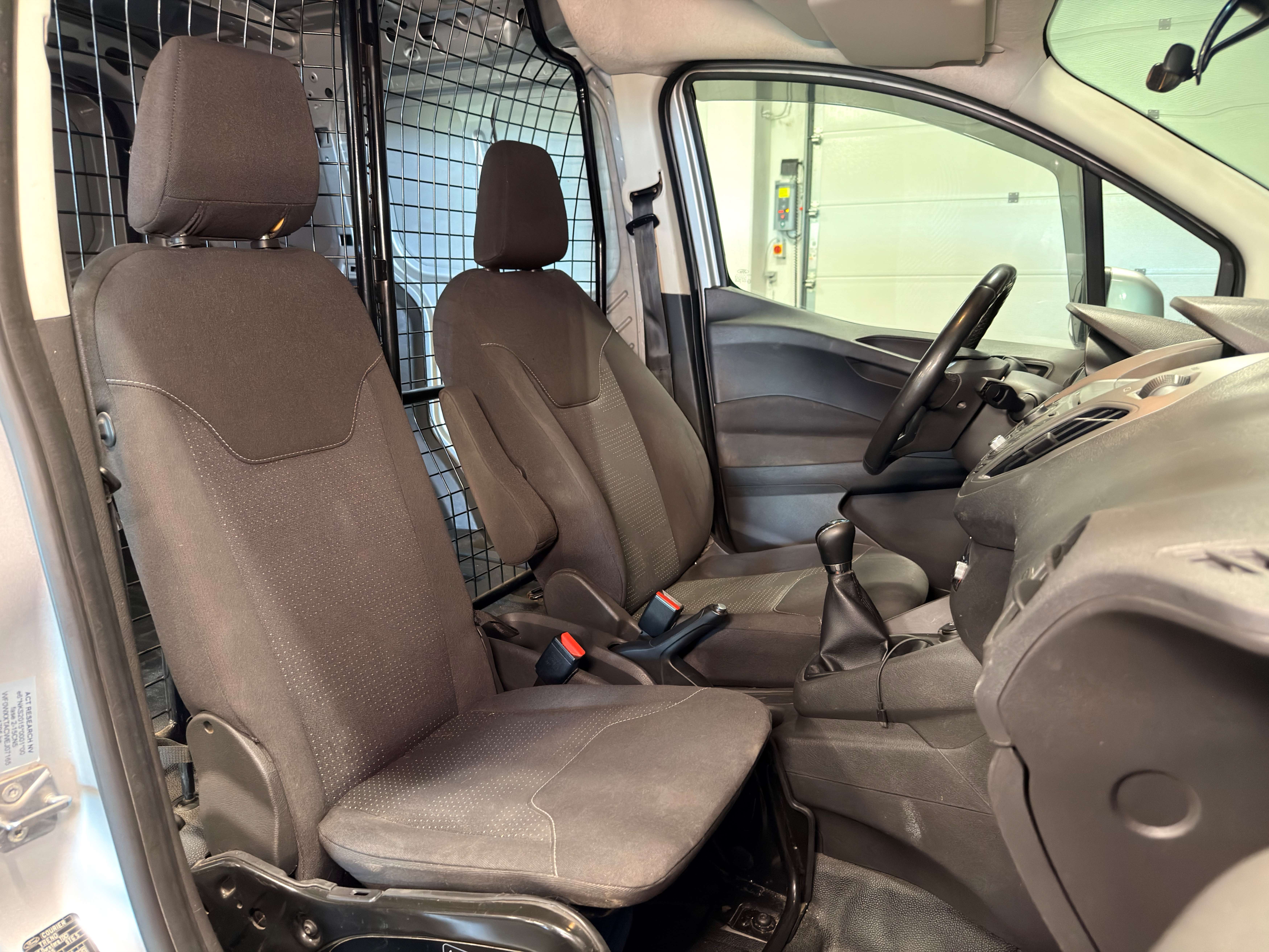 Ford Transit Courier 1.5 TDCi Trend — Clim — Radar recul — Attelage