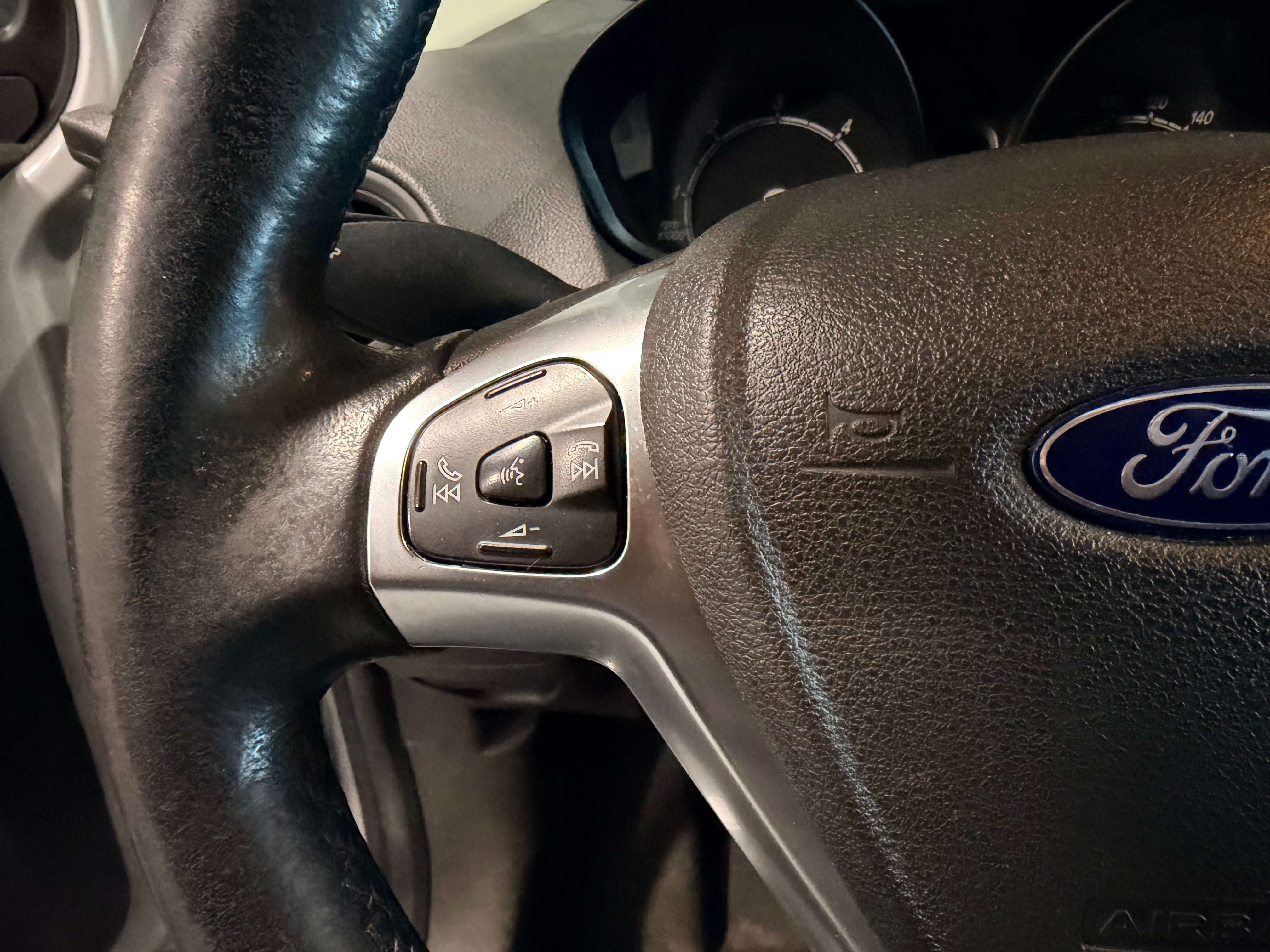 Ford Transit Courier 1.5 TDCi Trend — Clim — Radar recul — Attelage