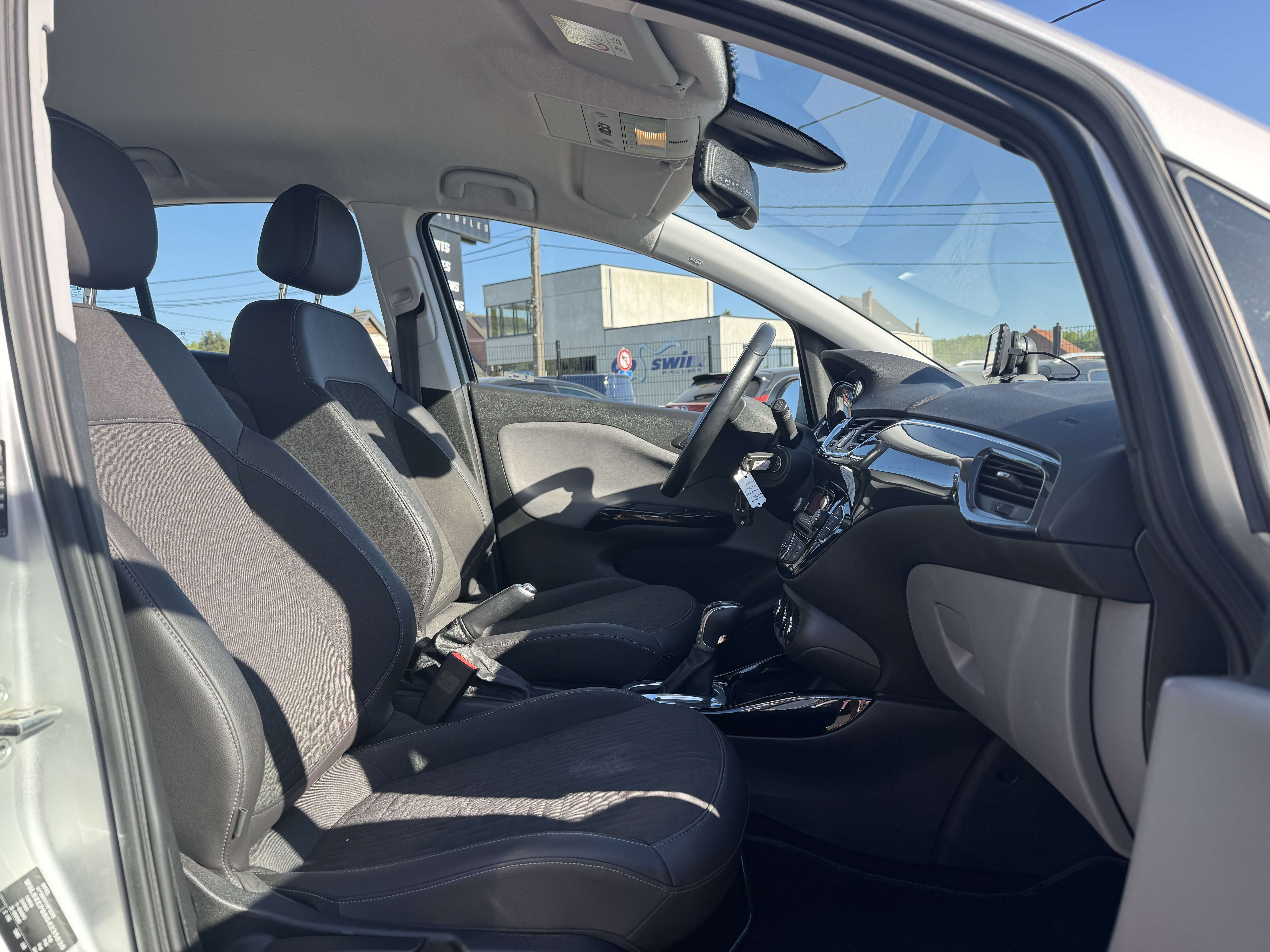 Opel Corsa 1.4i Cosmo AUTO / AIRCO / BLUETOOTH / NAV / PDC