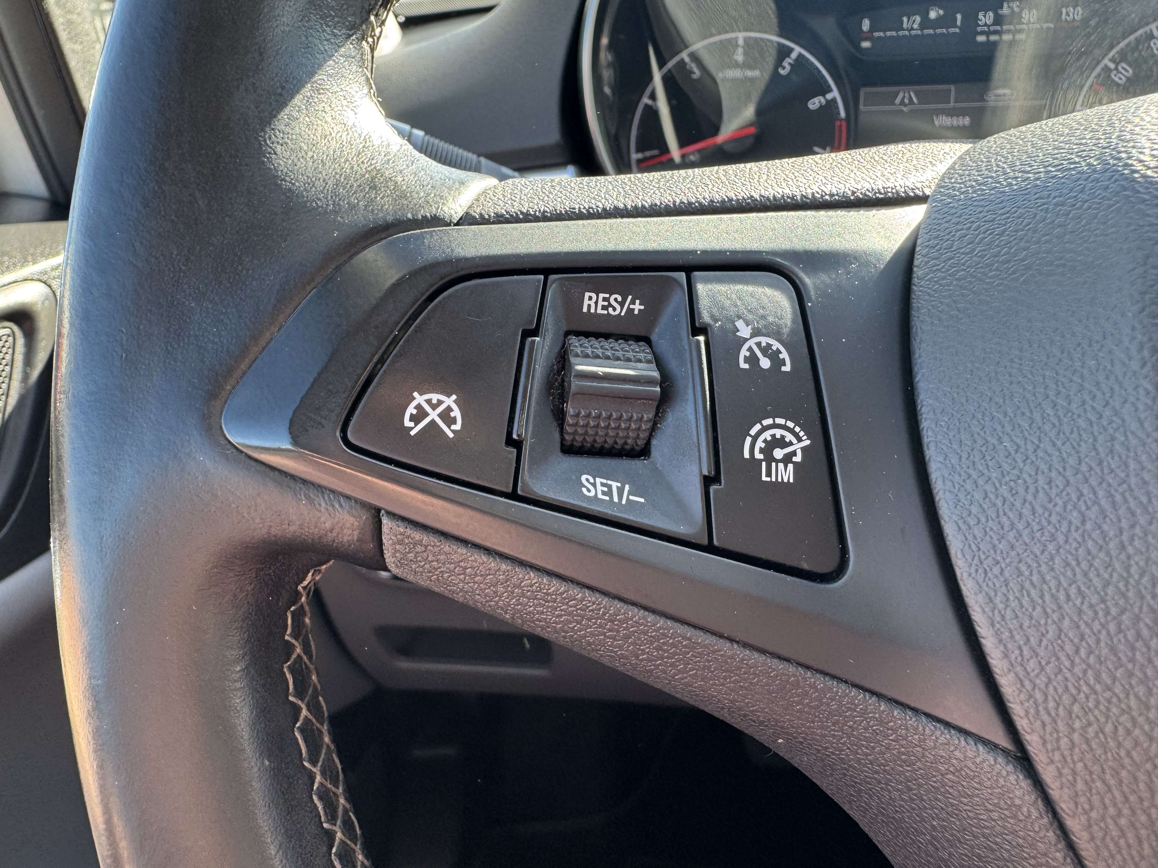 Opel Corsa 1.4i Cosmo AUTO / AIRCO / BLUETOOTH / NAV / PDC