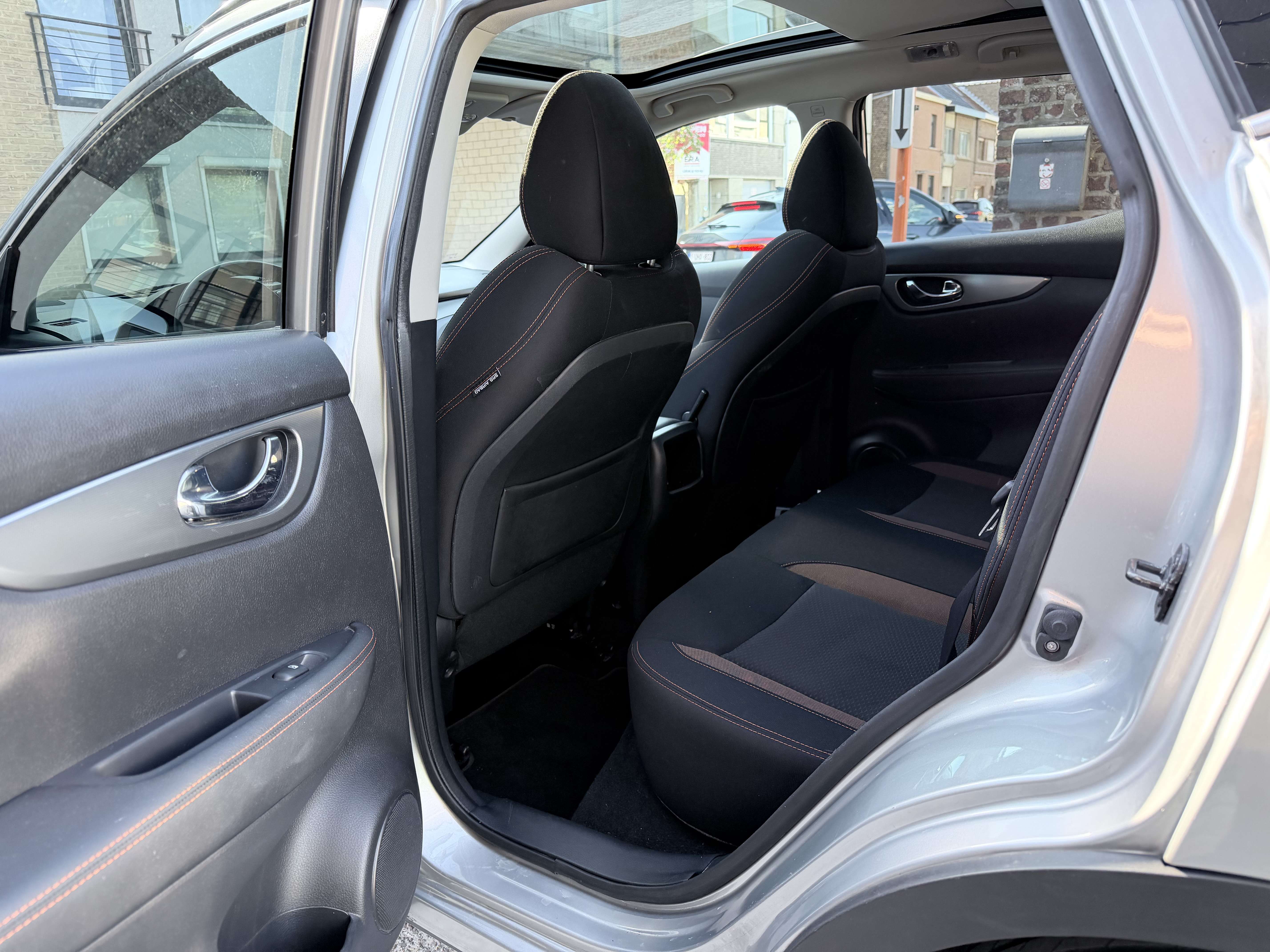 Nissan Qashqai BUSINESS EDITION | PANO | 360° CAMERA | LED | NAVIGATIE