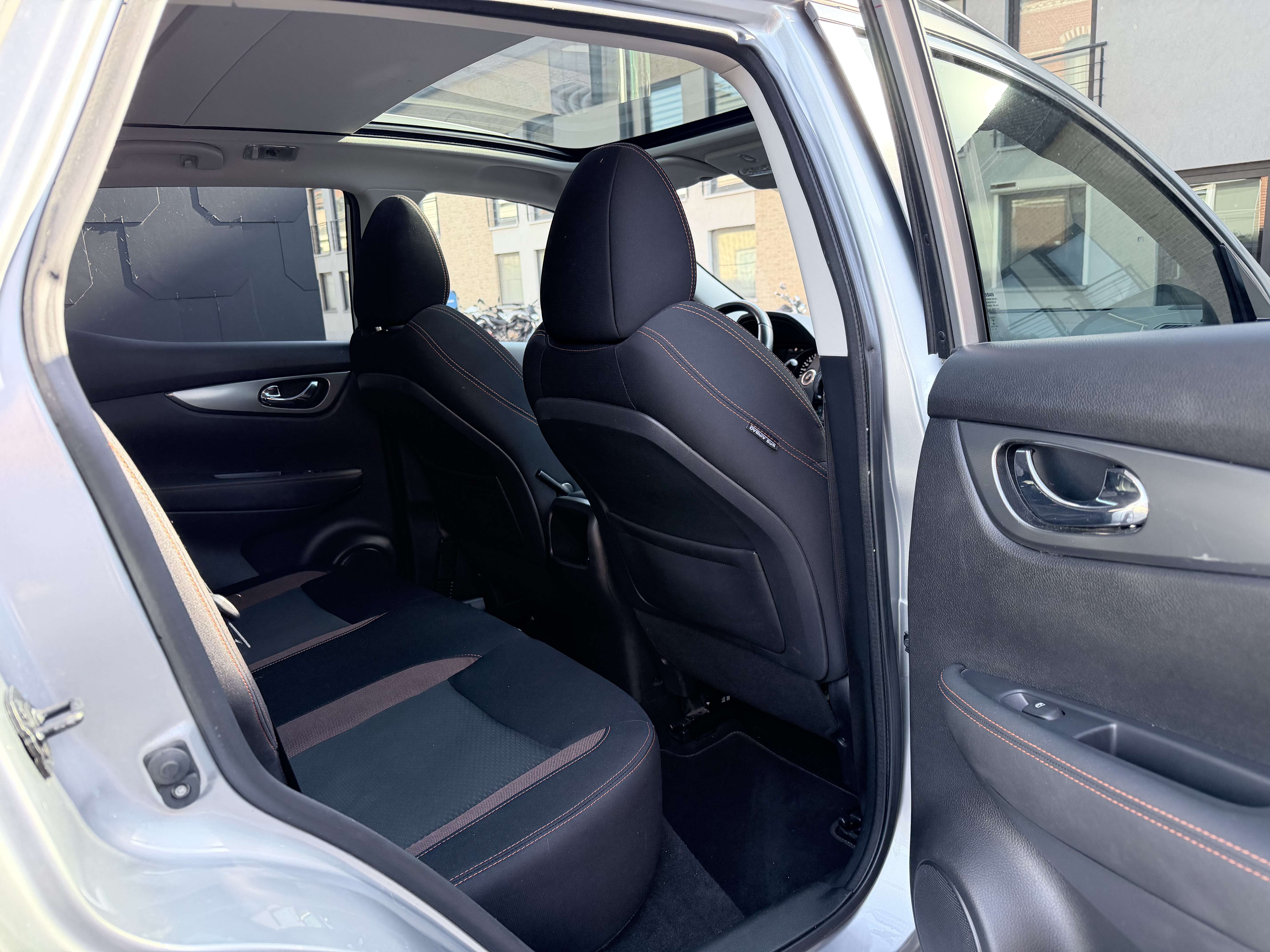 Nissan Qashqai BUSINESS EDITION | PANO | 360° CAMERA | LED | NAVIGATIE
