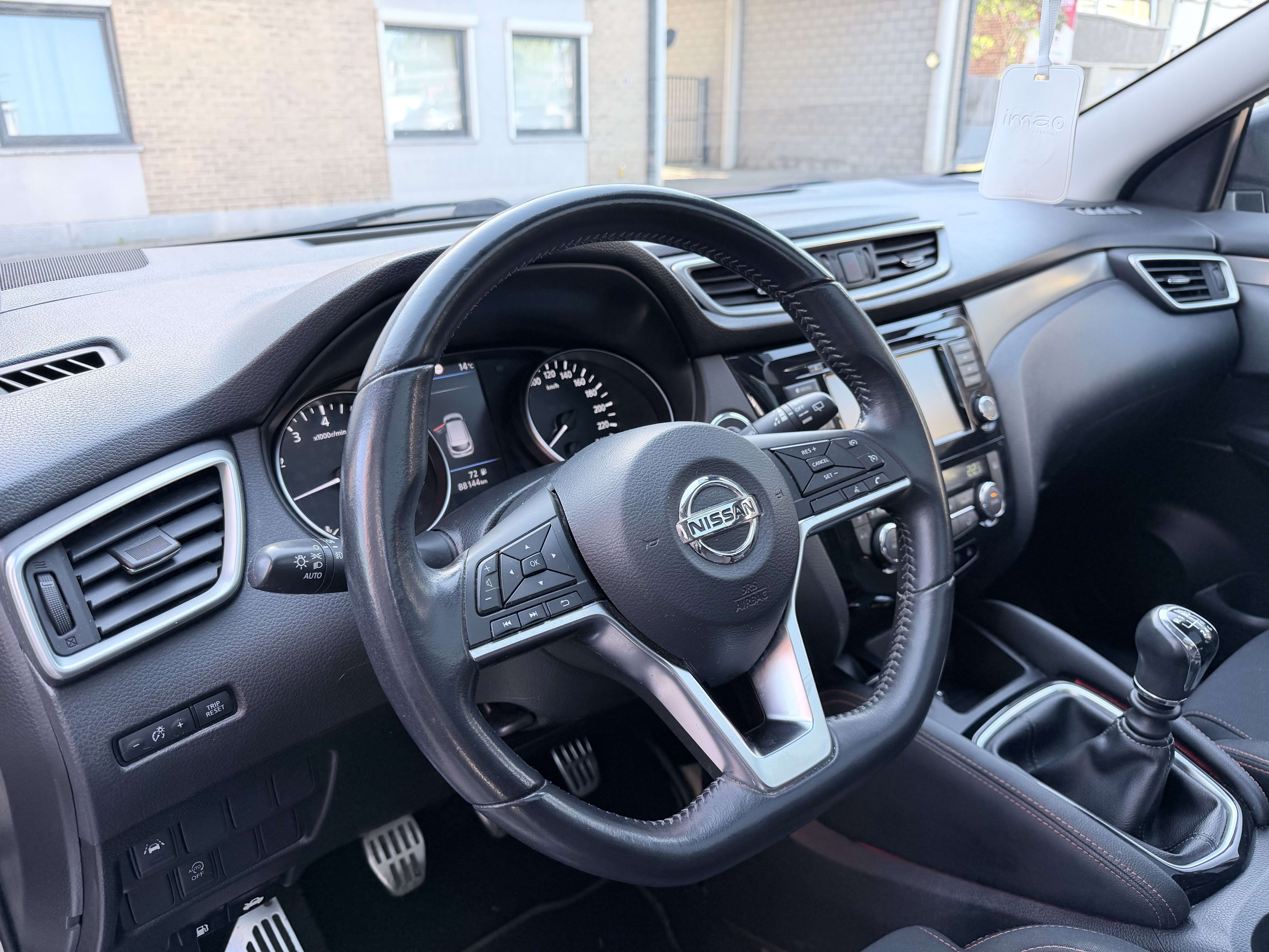 Nissan Qashqai BUSINESS EDITION | PANO | 360° CAMERA | LED | NAVIGATIE